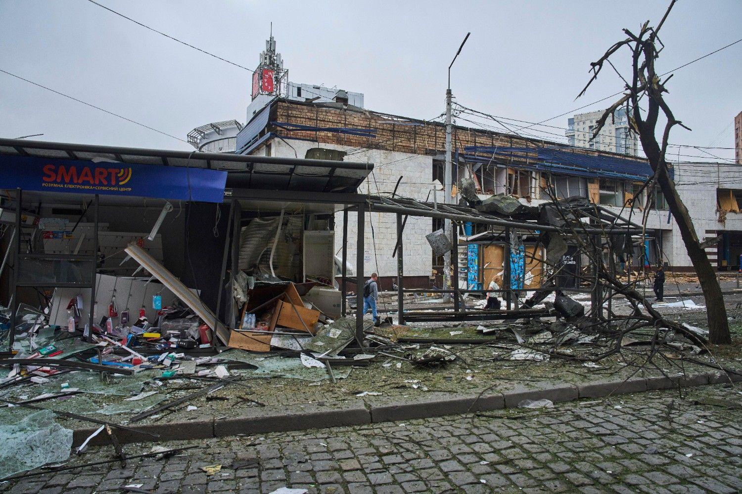 Russia strikes Ukraine after Kiev offers fresh talks