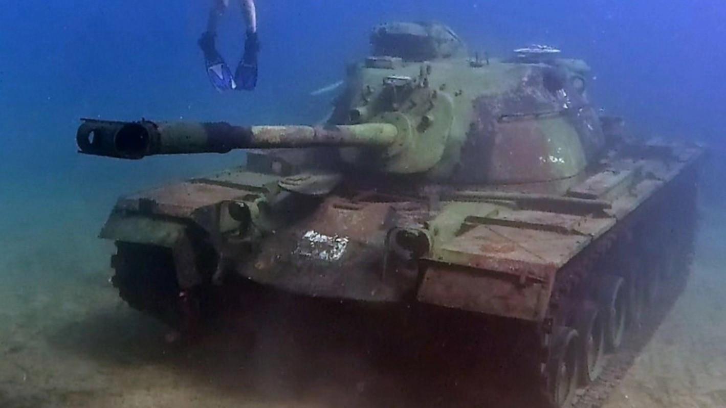 Battle tank draws divers to Saros Gulf