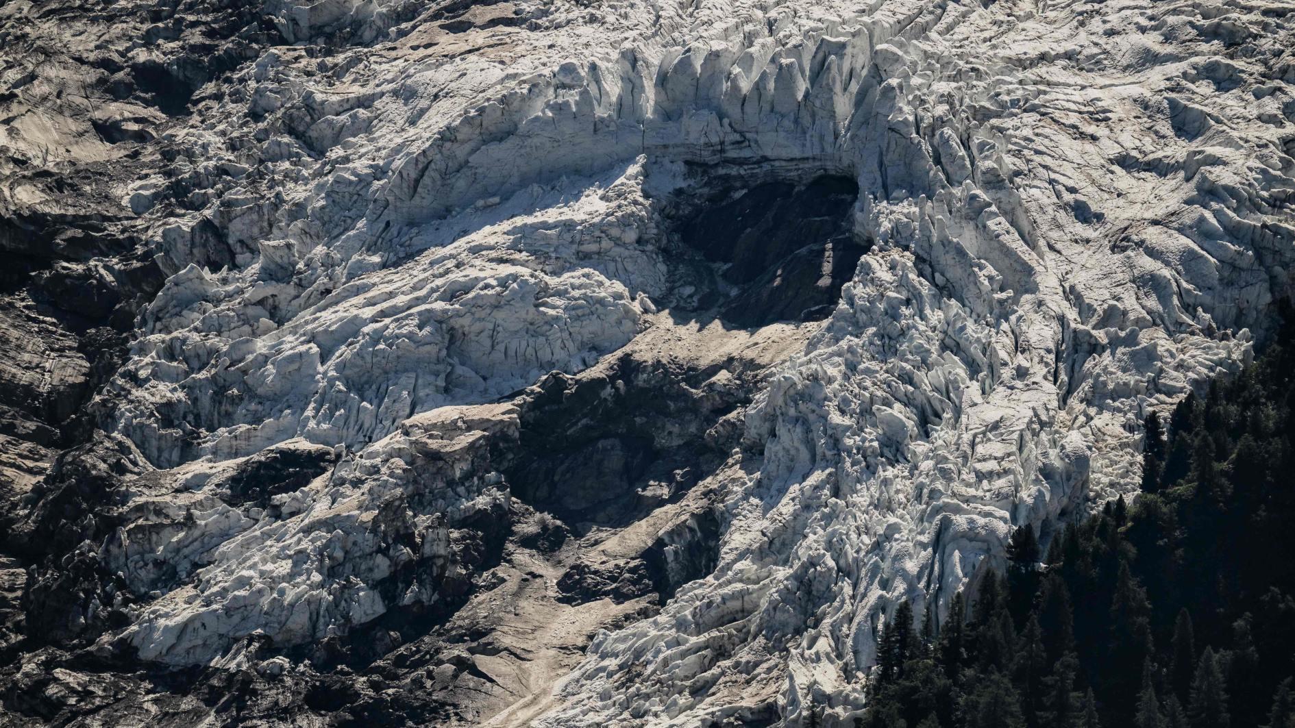Heat melts Alps glaciers, leaving water shortage
