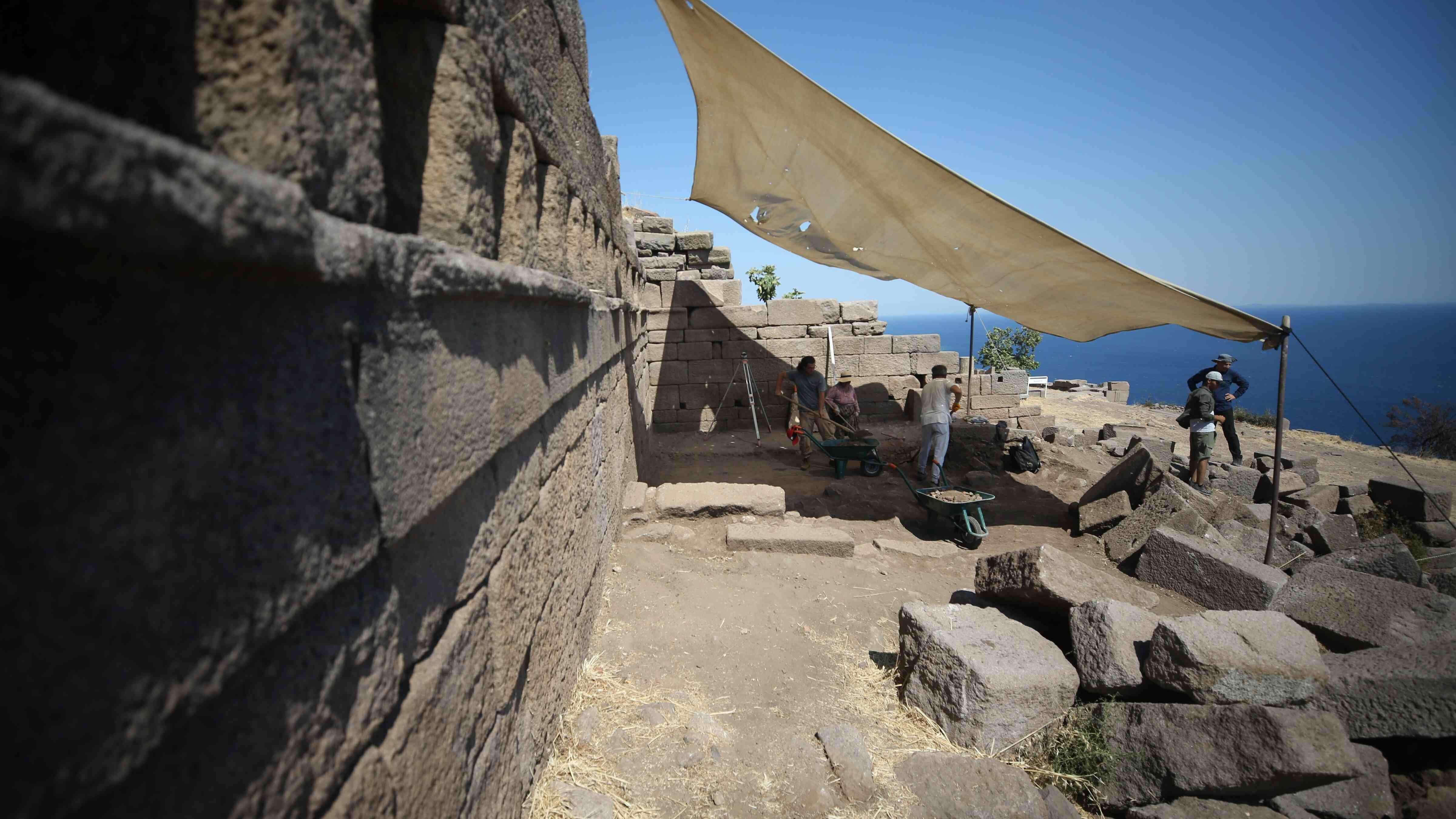 3,500-year-old stoa discovered in Assos