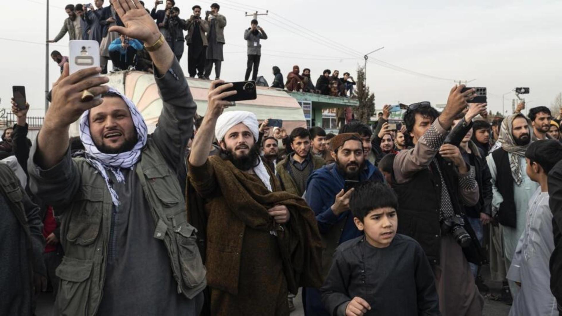 Taliban sends Afghan workers to Qatar to ease unemployment