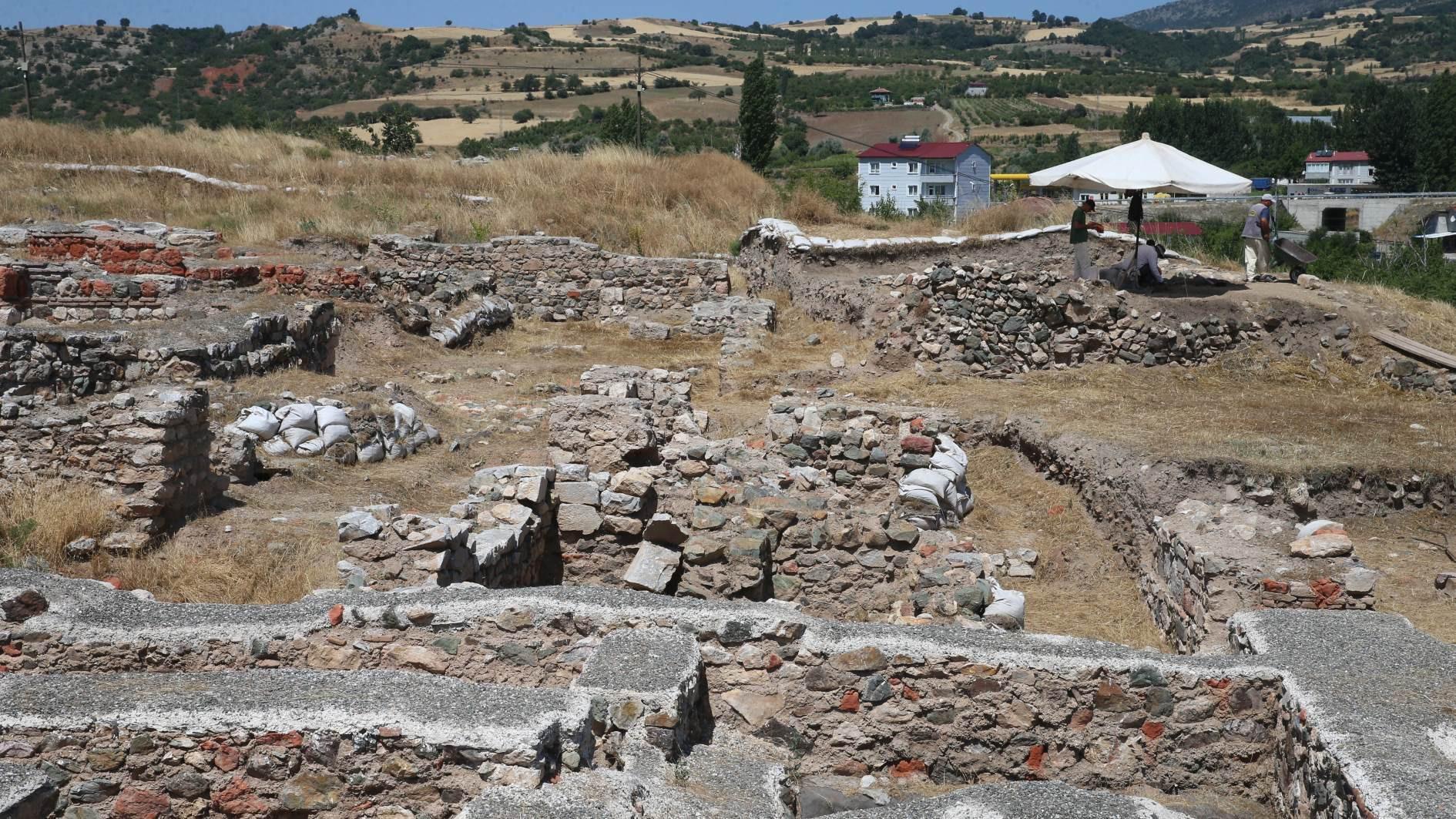 Seljuk and Roman layers come to light in ancient Komana