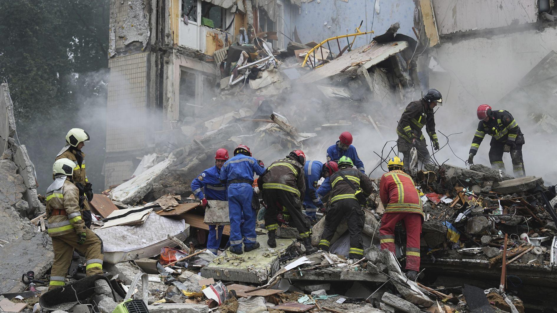 Russia strikes kill six in Kiev, Moscow says captured key town