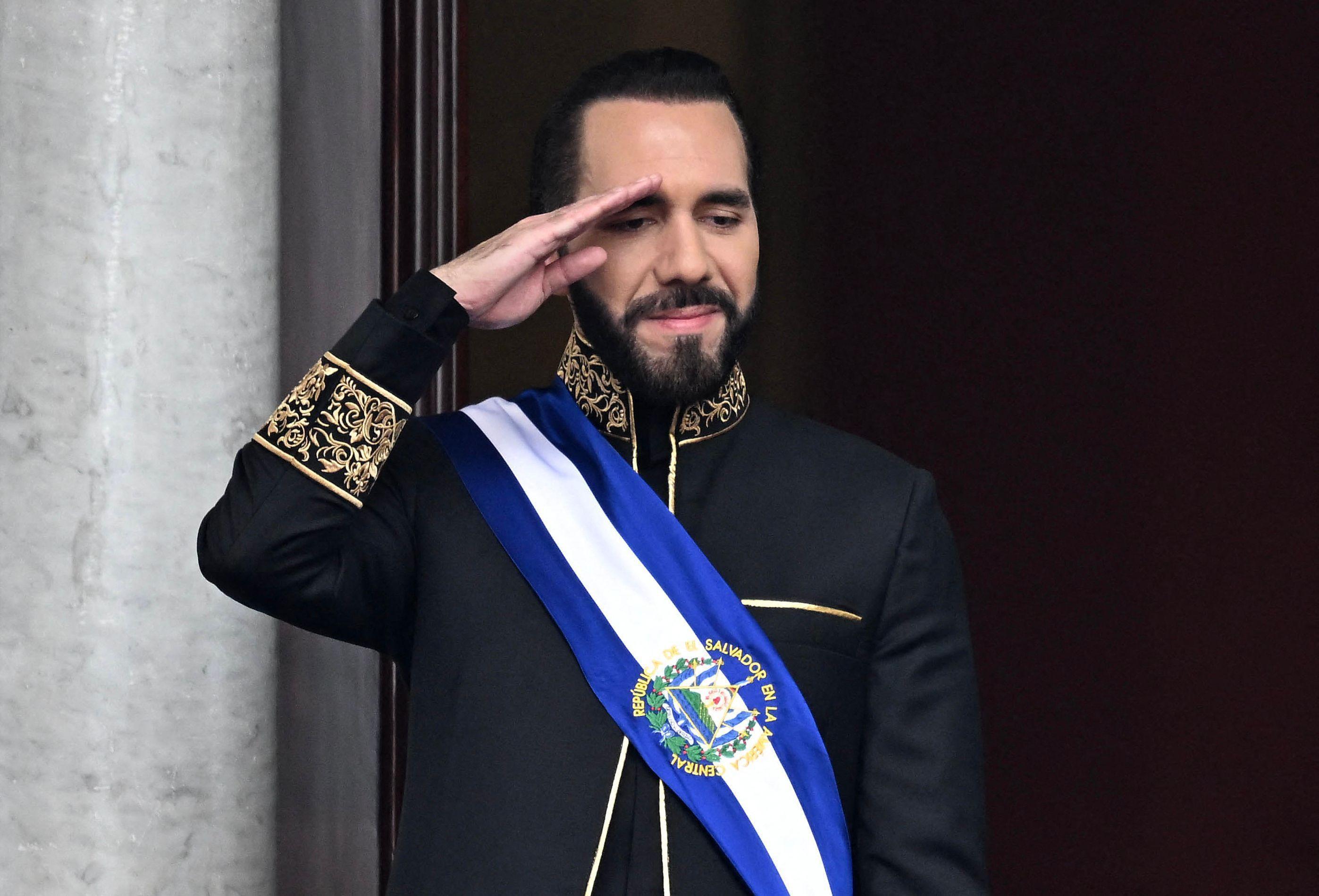 El Salvador abolishes presidential term limits
