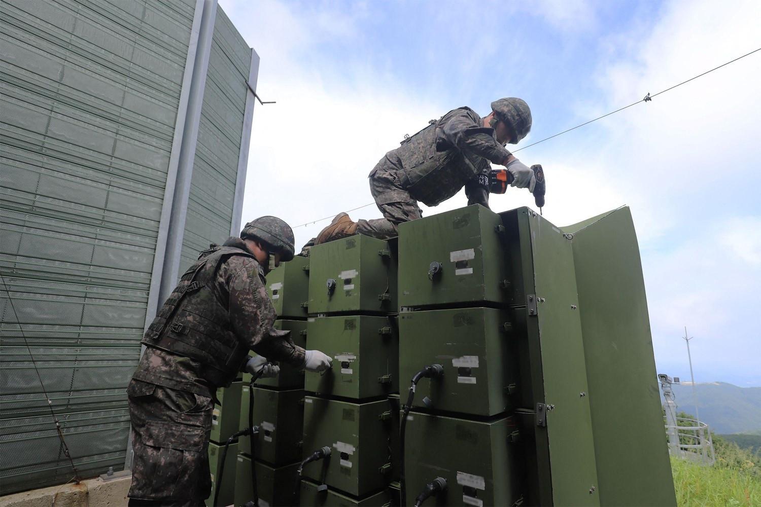 S Korea begins removing loudspeakers on border with North