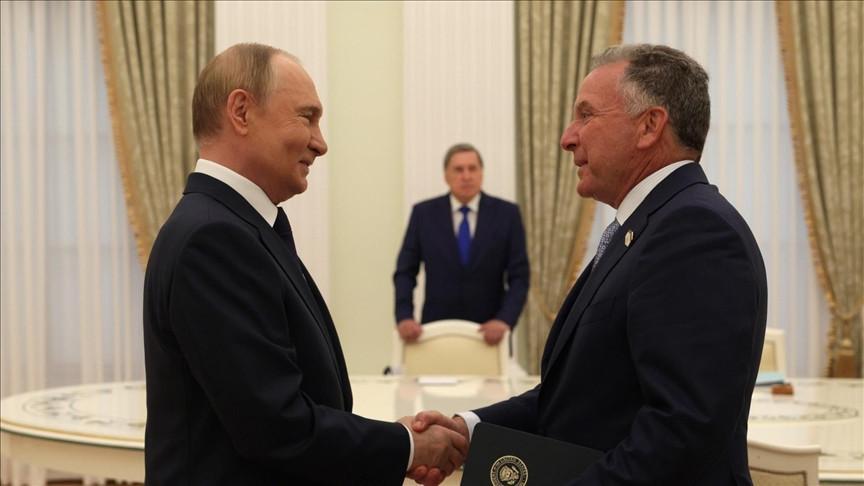 Putin meets US envoy Witkoff ahead of sanctions deadline
