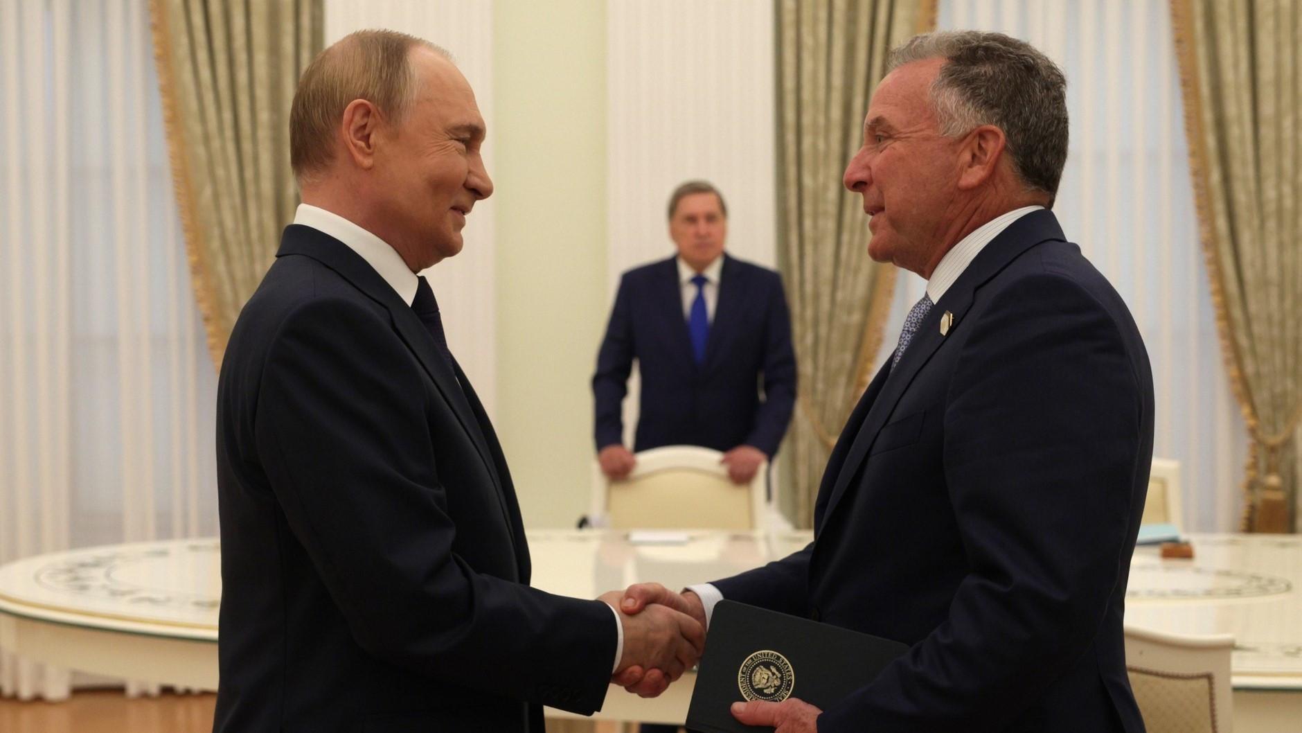 Trump says envoys meeting with Putin was highly productive