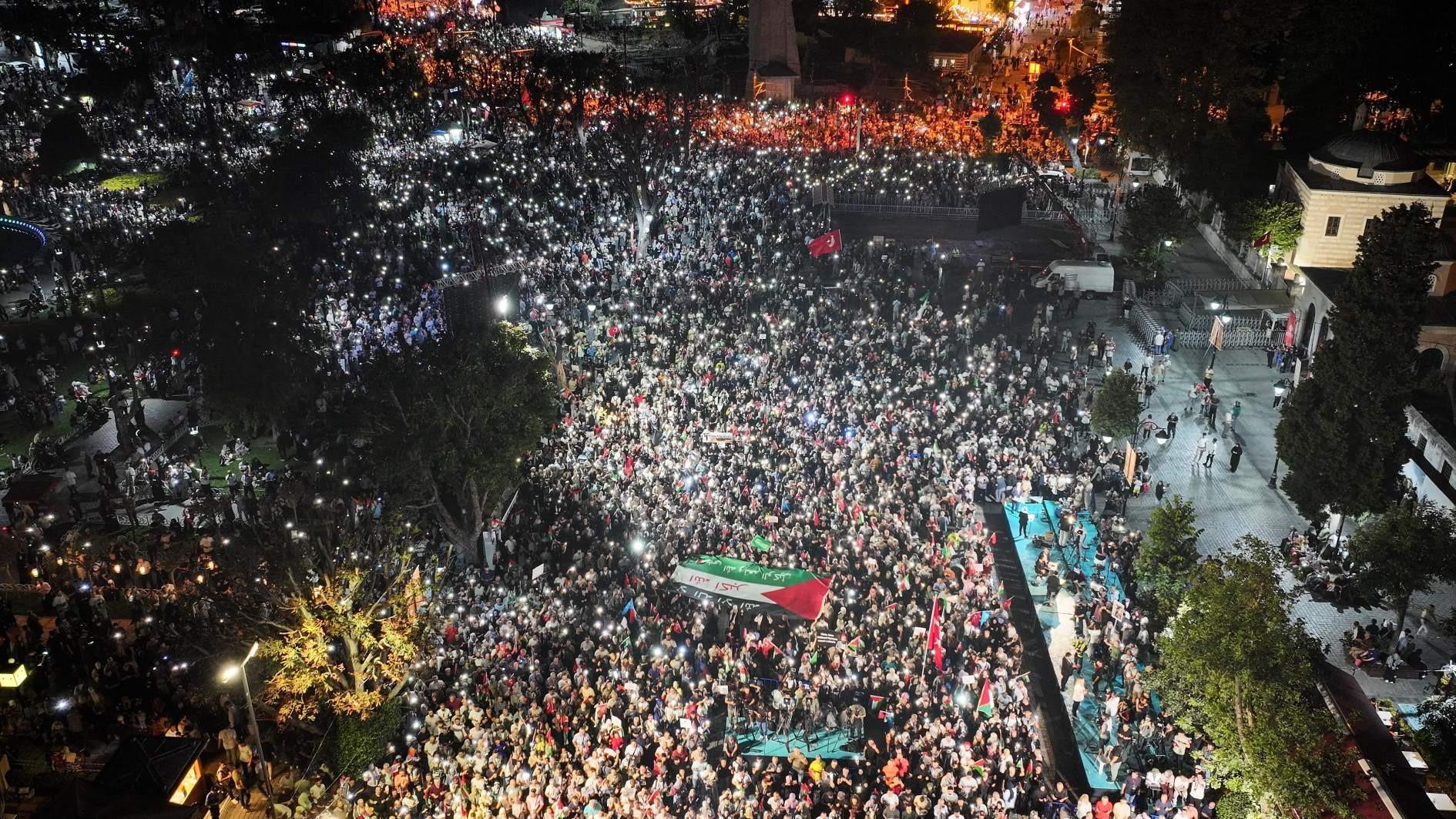 Thousands take to street around world to oppose Israel plan