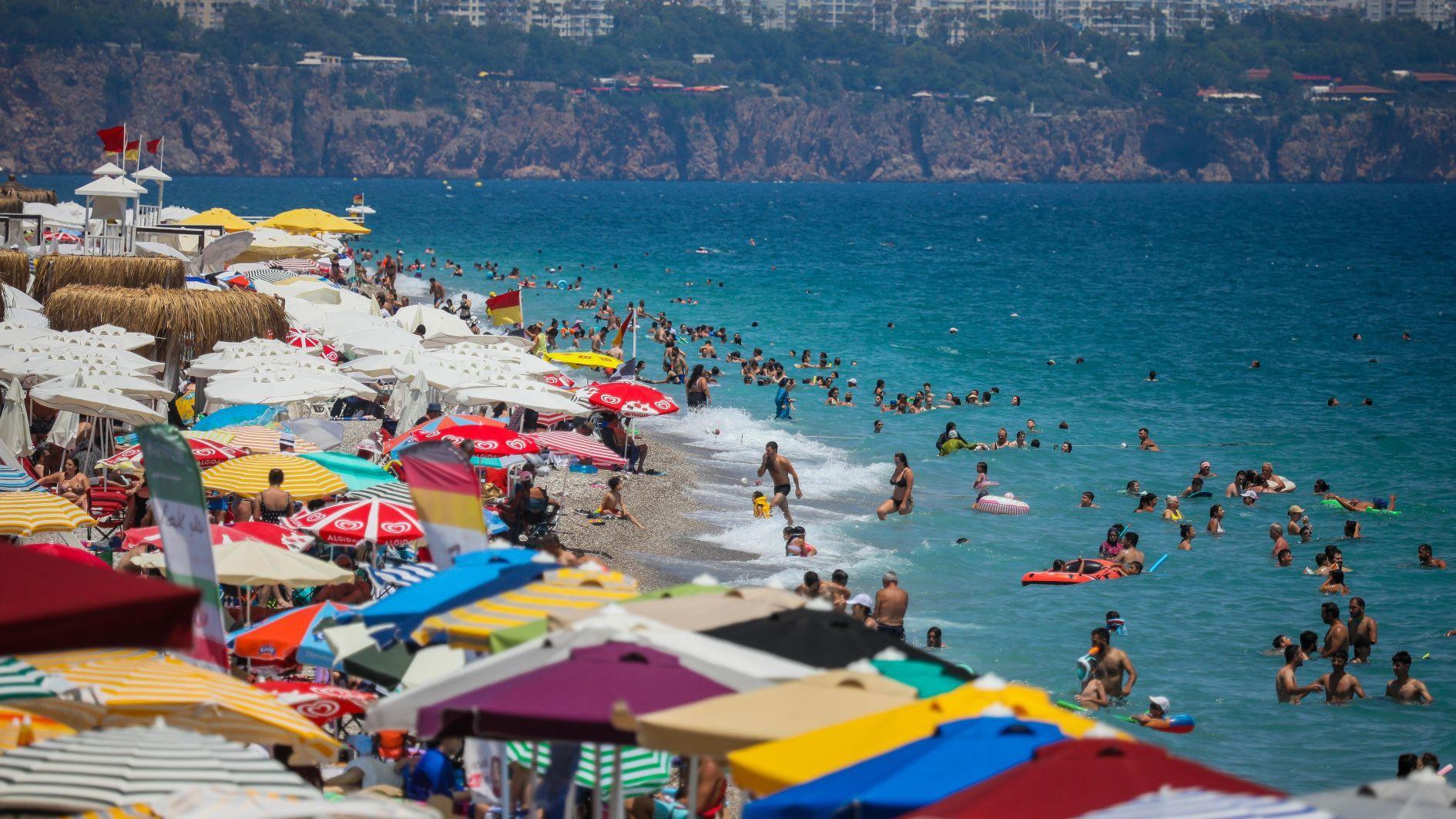 Antalya tourism aims for 17 mln visitors despite global challenges