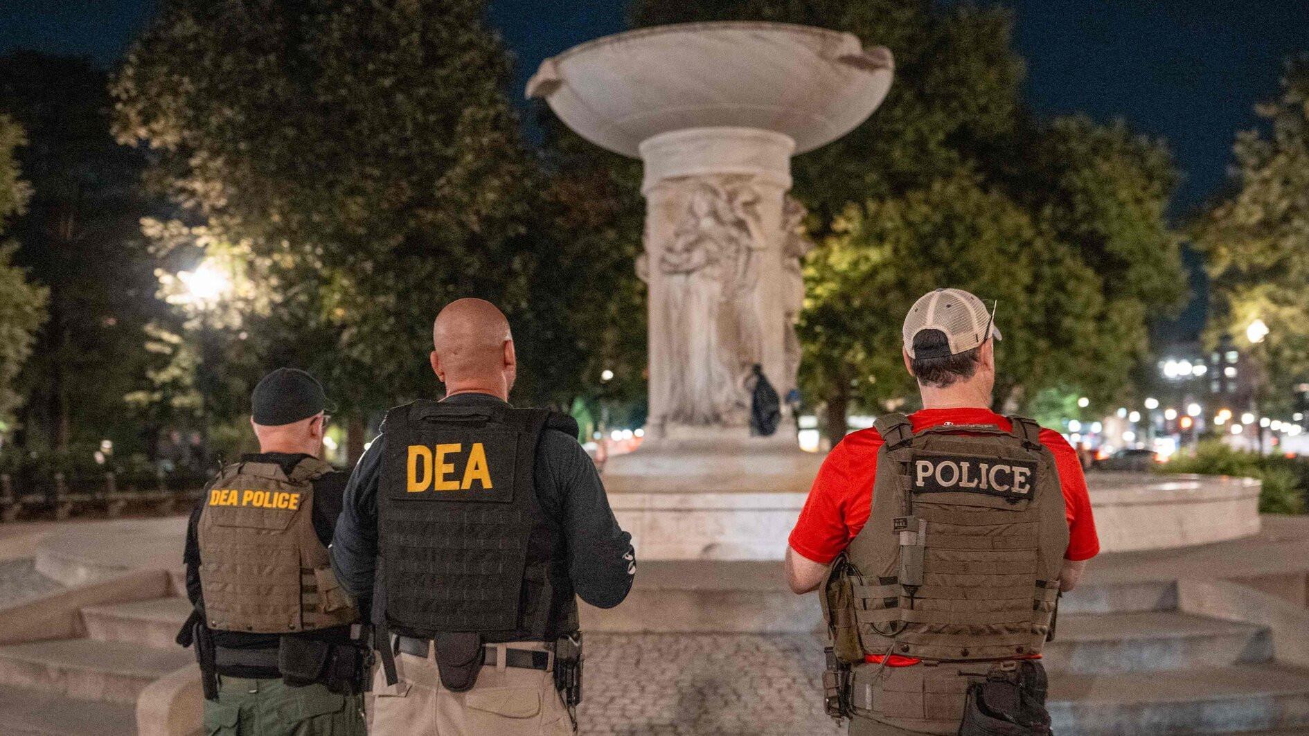 Trump says placing Washington police under federal control
