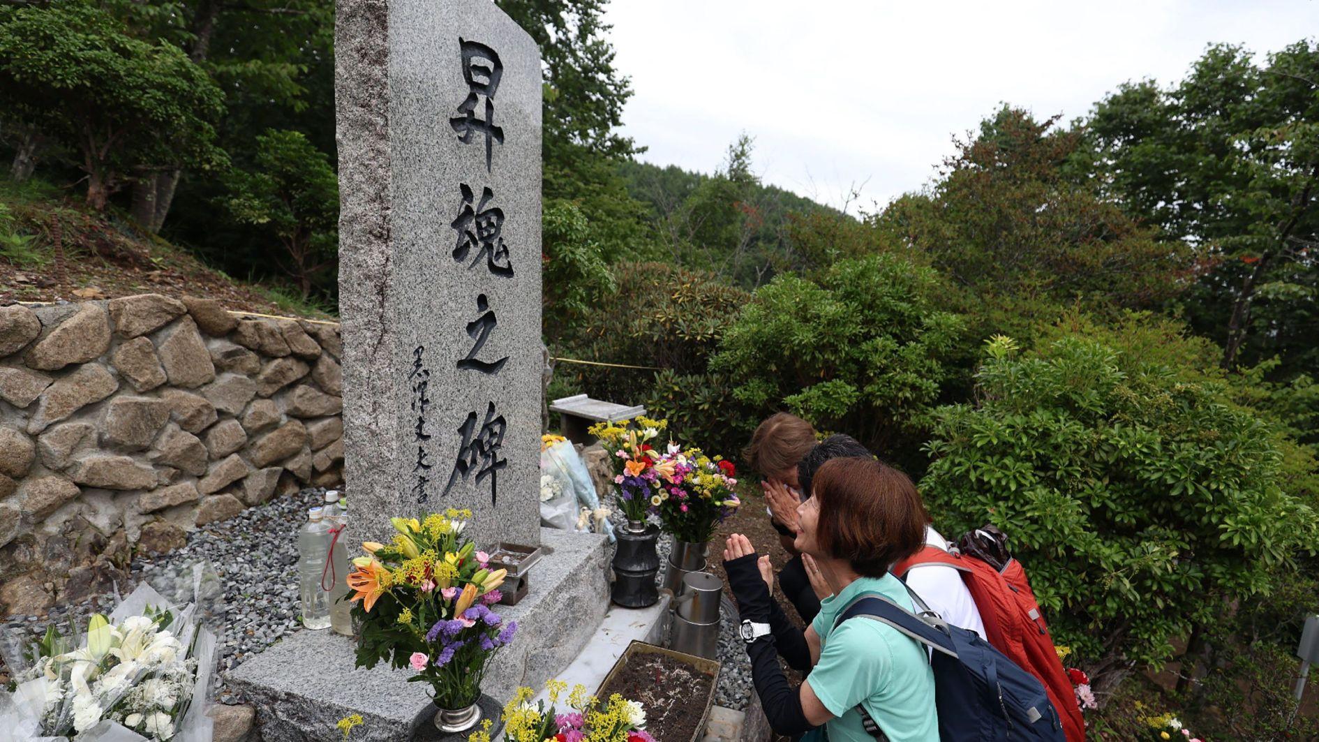 Families mourn 40 years since deadly Japan Airlines crash