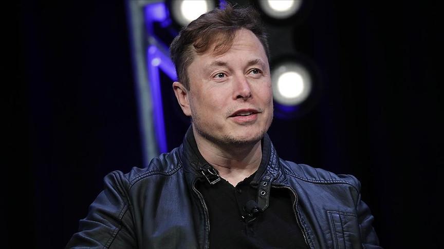 Musk says he plans to sue Apple