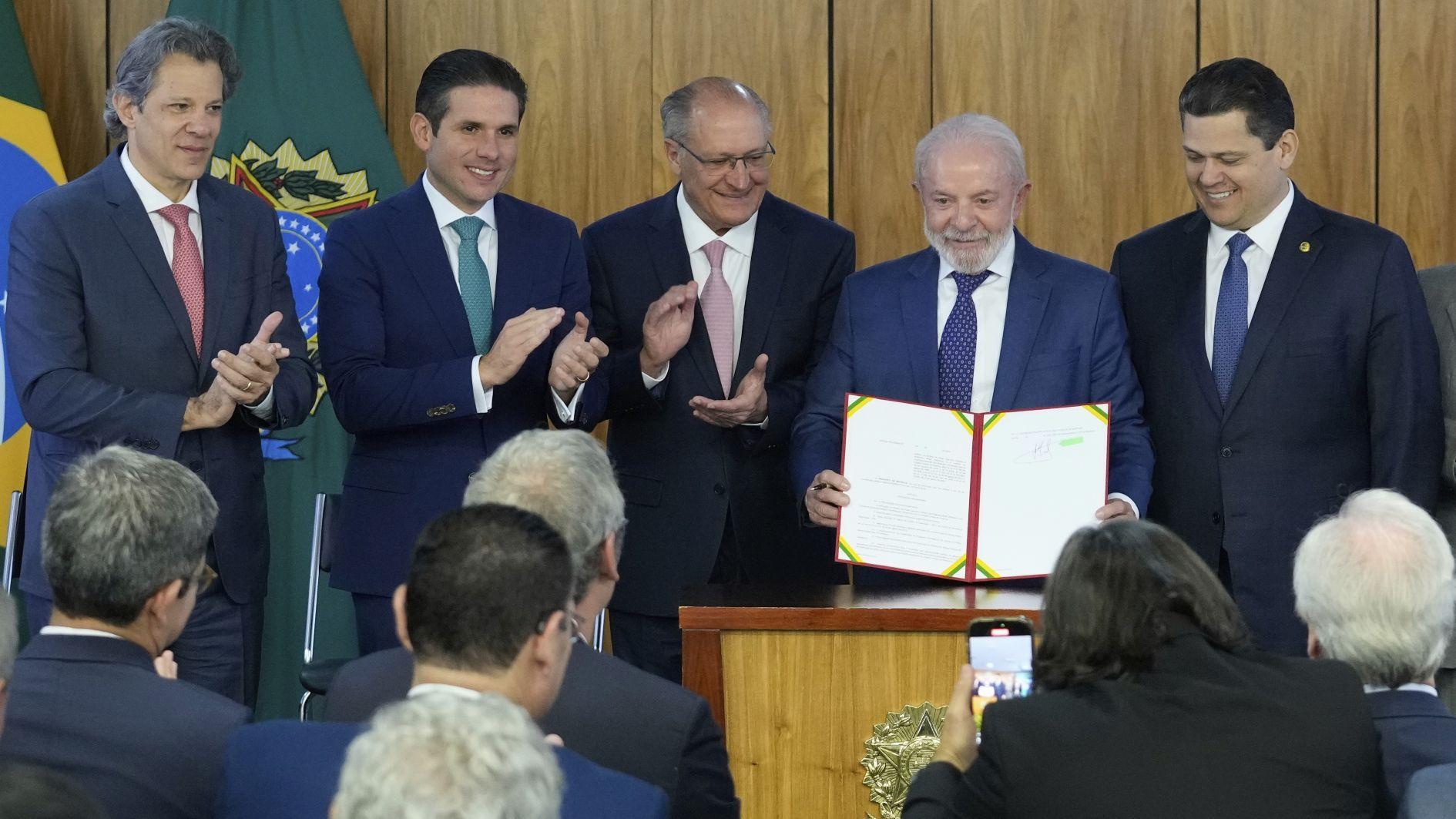 Lula announces $5.5 bln in credits for exporters hit by US tariffs