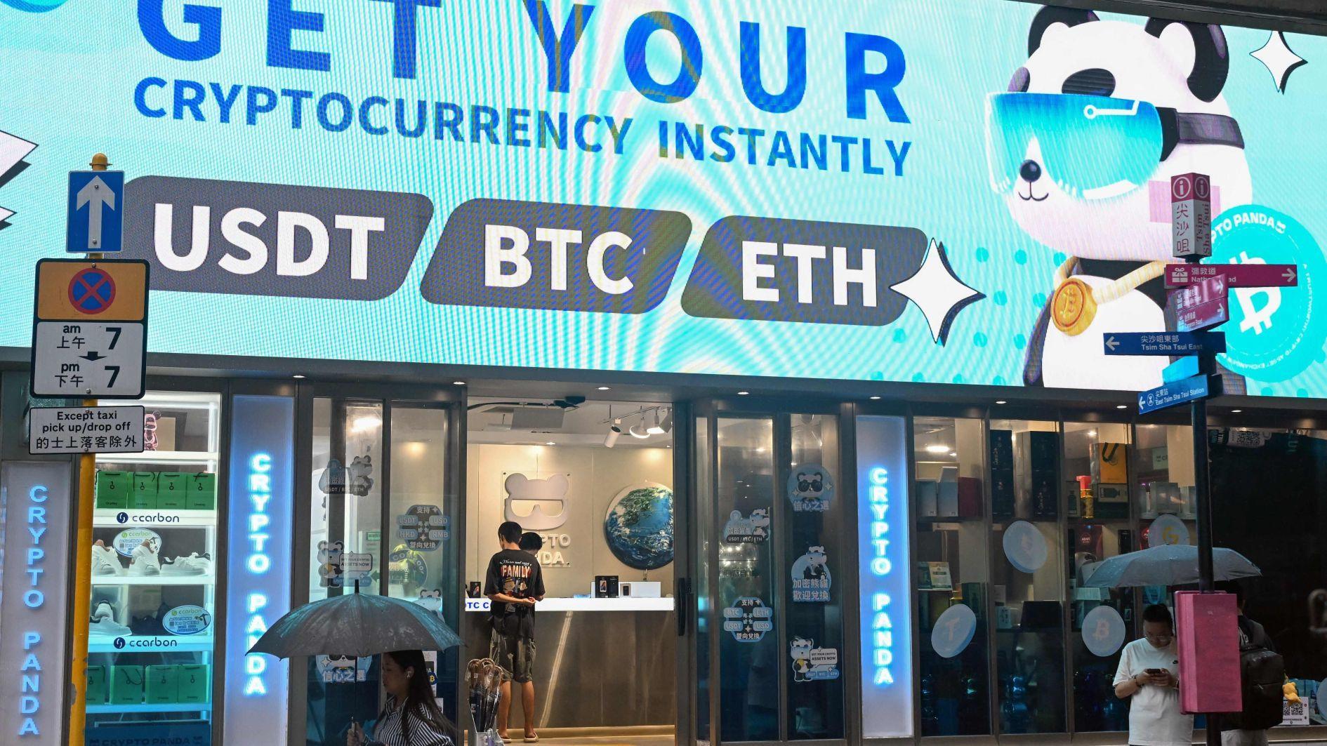 Bitcoin hits record high above $124,000