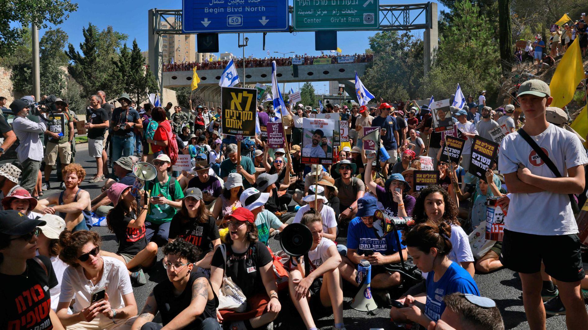 Israelis launch nationwide strike as mass protests call for deal
