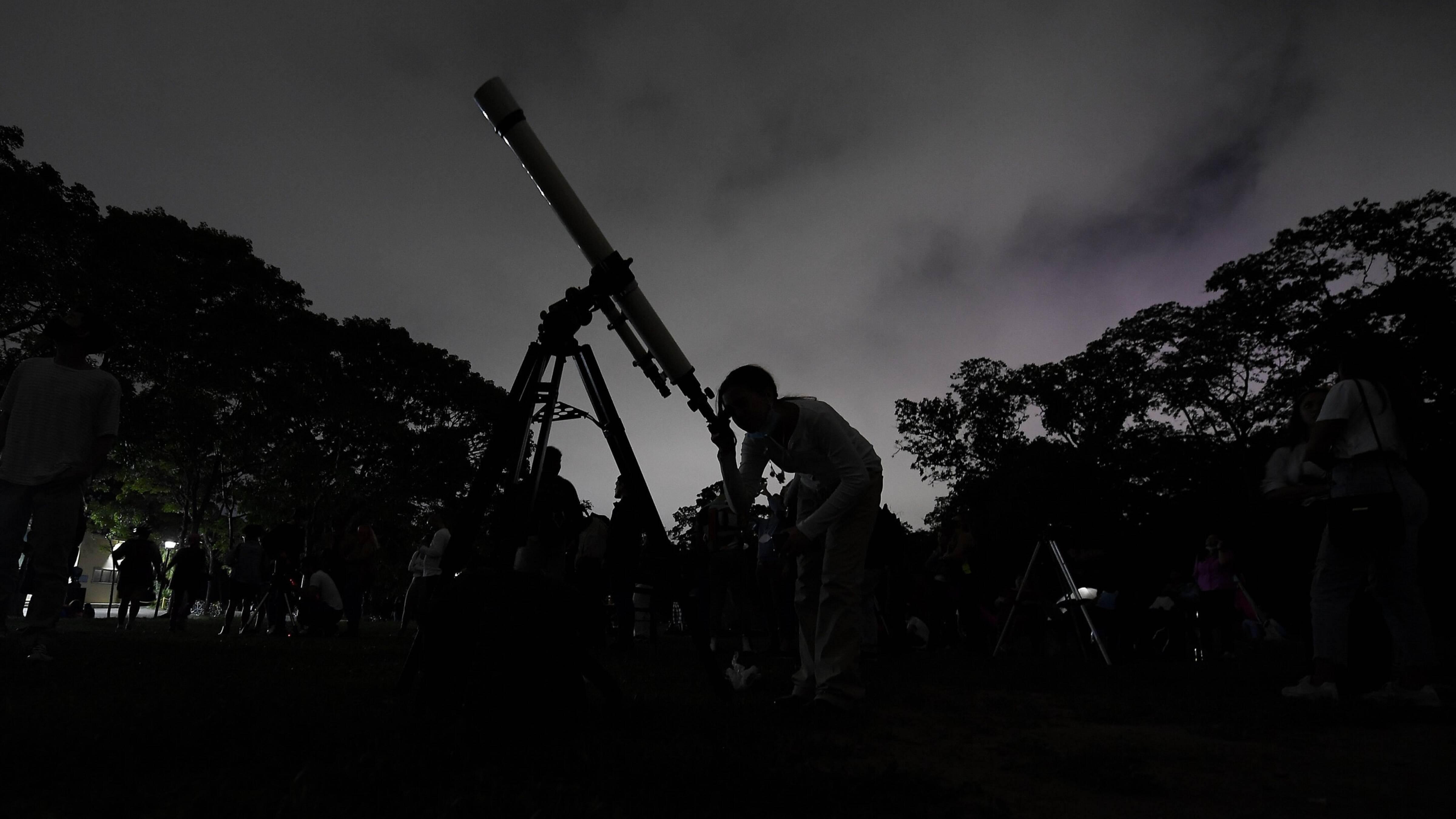 Six planets hang out in early morning skies this month