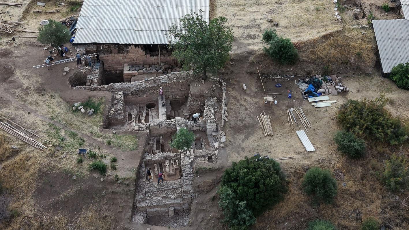Remains of Lydian Palace unearthed in Sardis