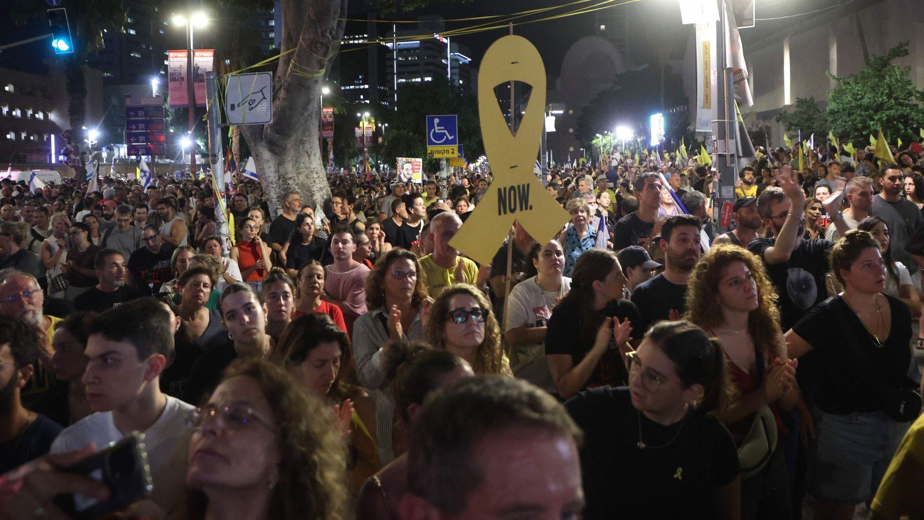 Mass rally in Tel Aviv calls for end to Gaza war, hostage deal