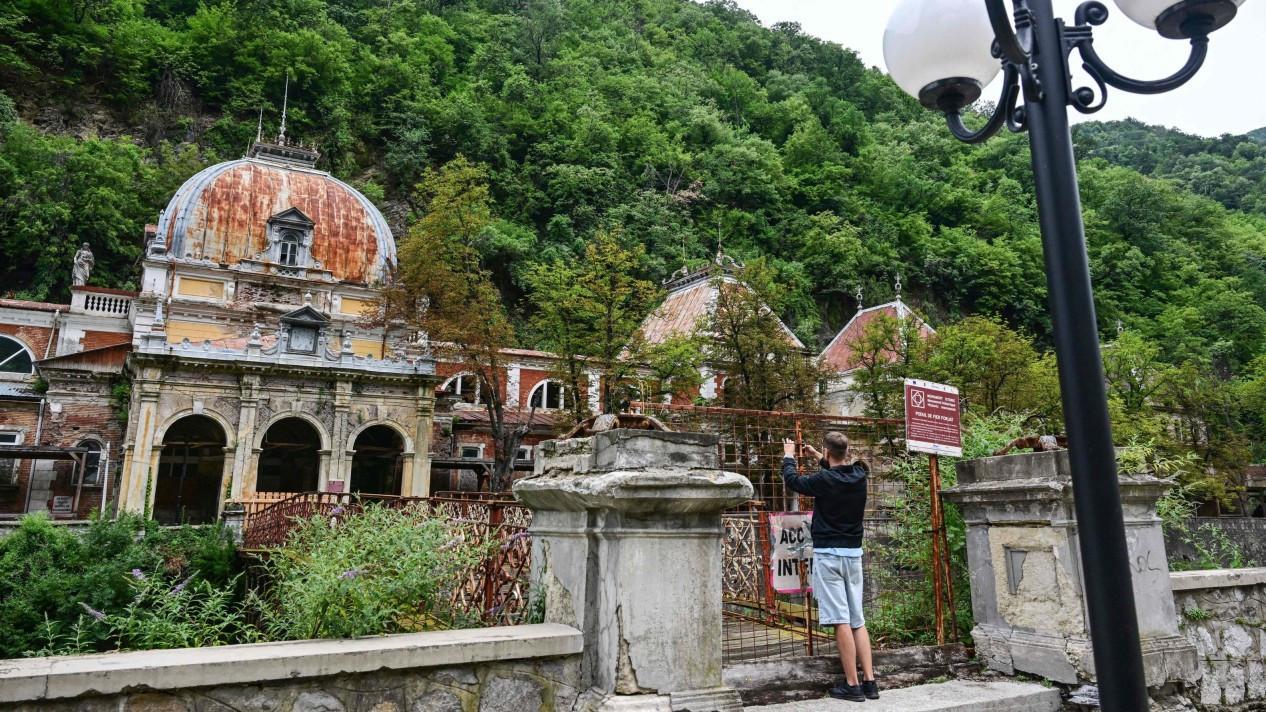 Volunteers battling to save Romanias cultural treasures