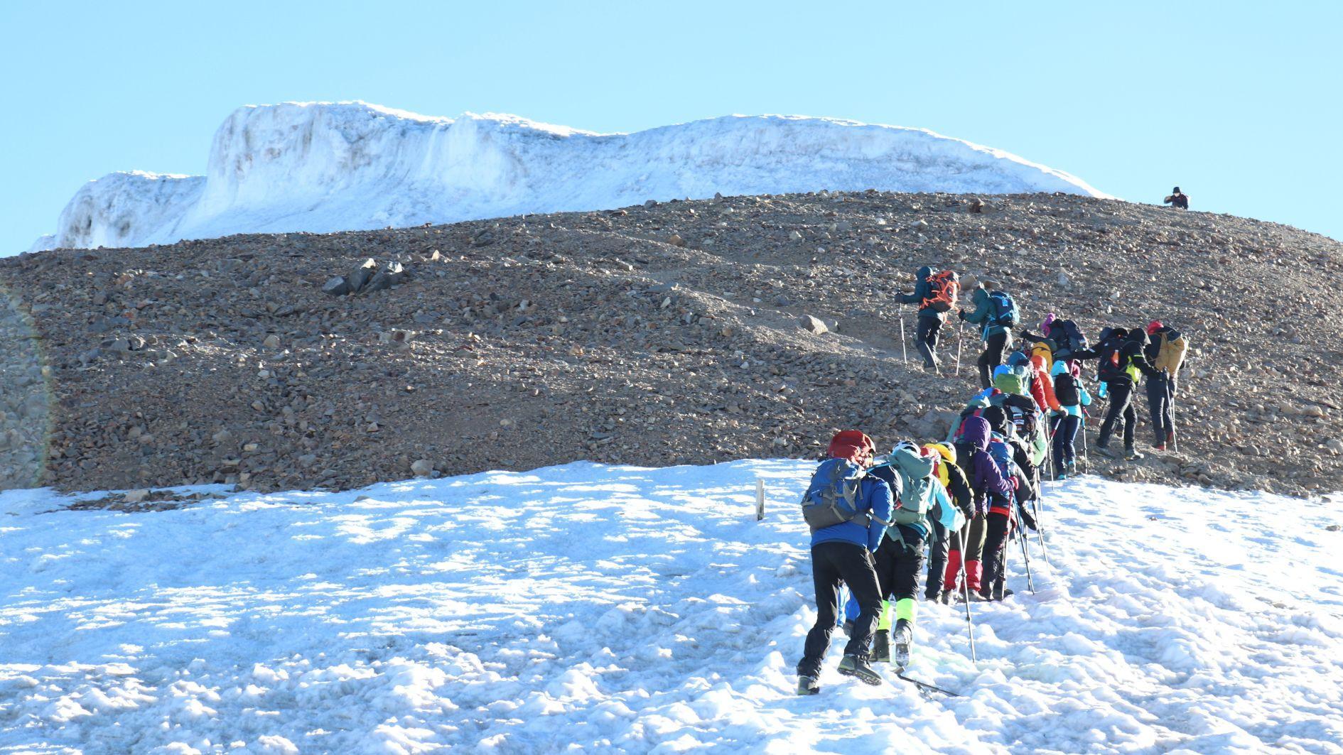 Climbers conquer Mount Ağrı’s icy slopes in 3-day summer climb
