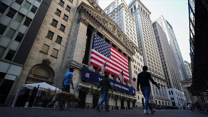 US applications for jobless benefits rise last week, but layoffs remain historically low