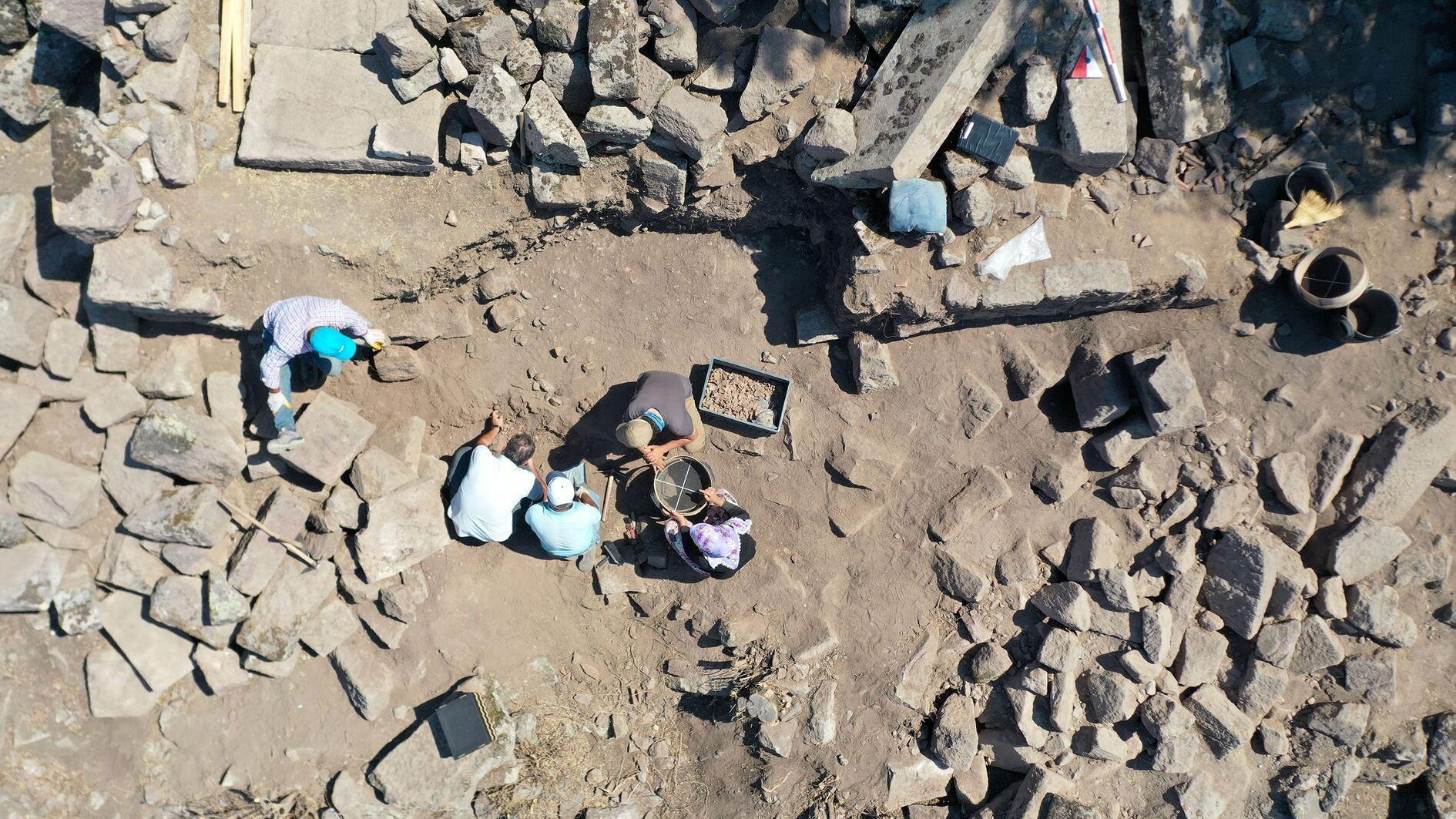 Temple dedicated to Demeter unearthed in Aigai