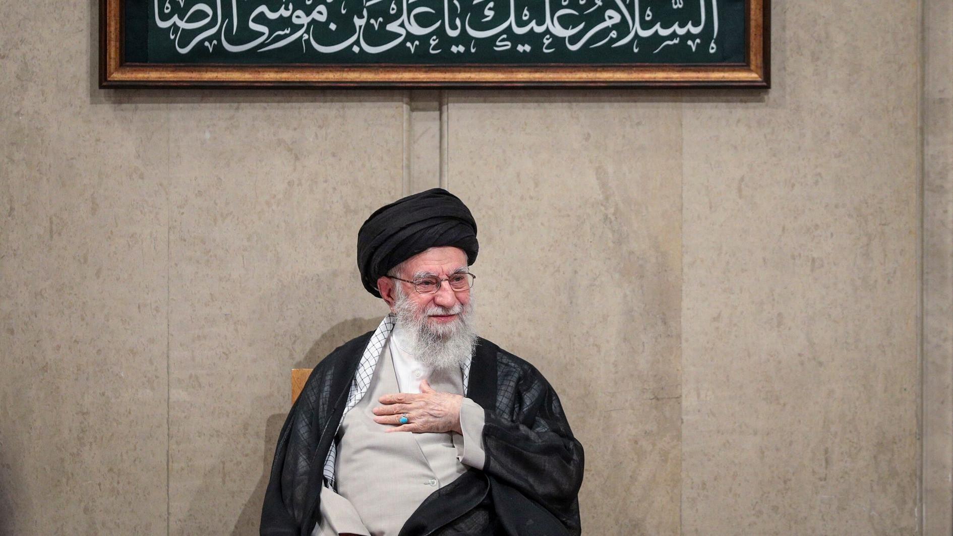 Irans Khamenei says will not bow down to US