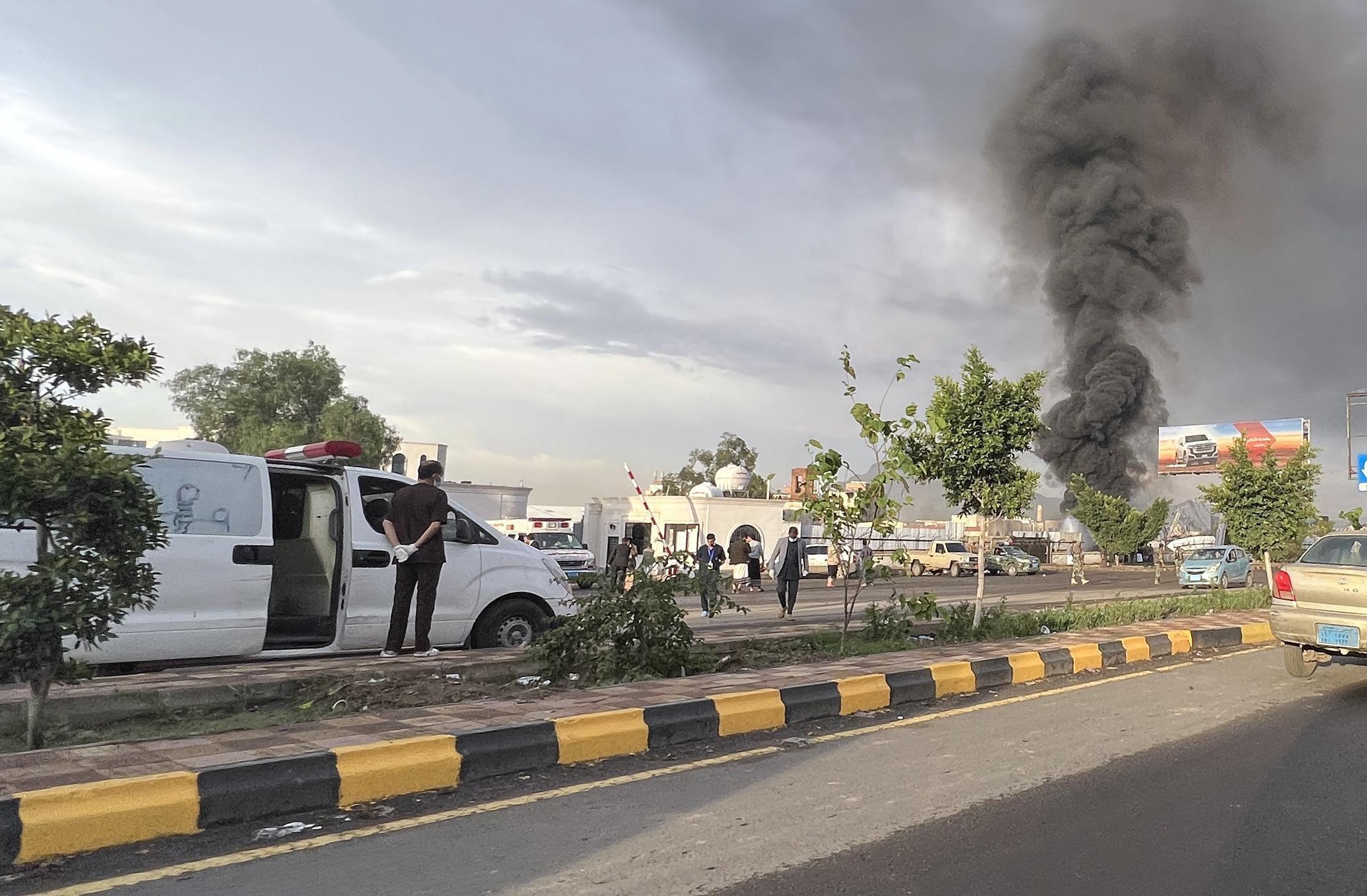 Israeli strikes in Yemens capital kill six