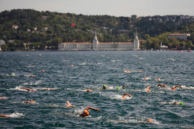 Ukrainian veterans triumph over war injuries in Bosphorus swim