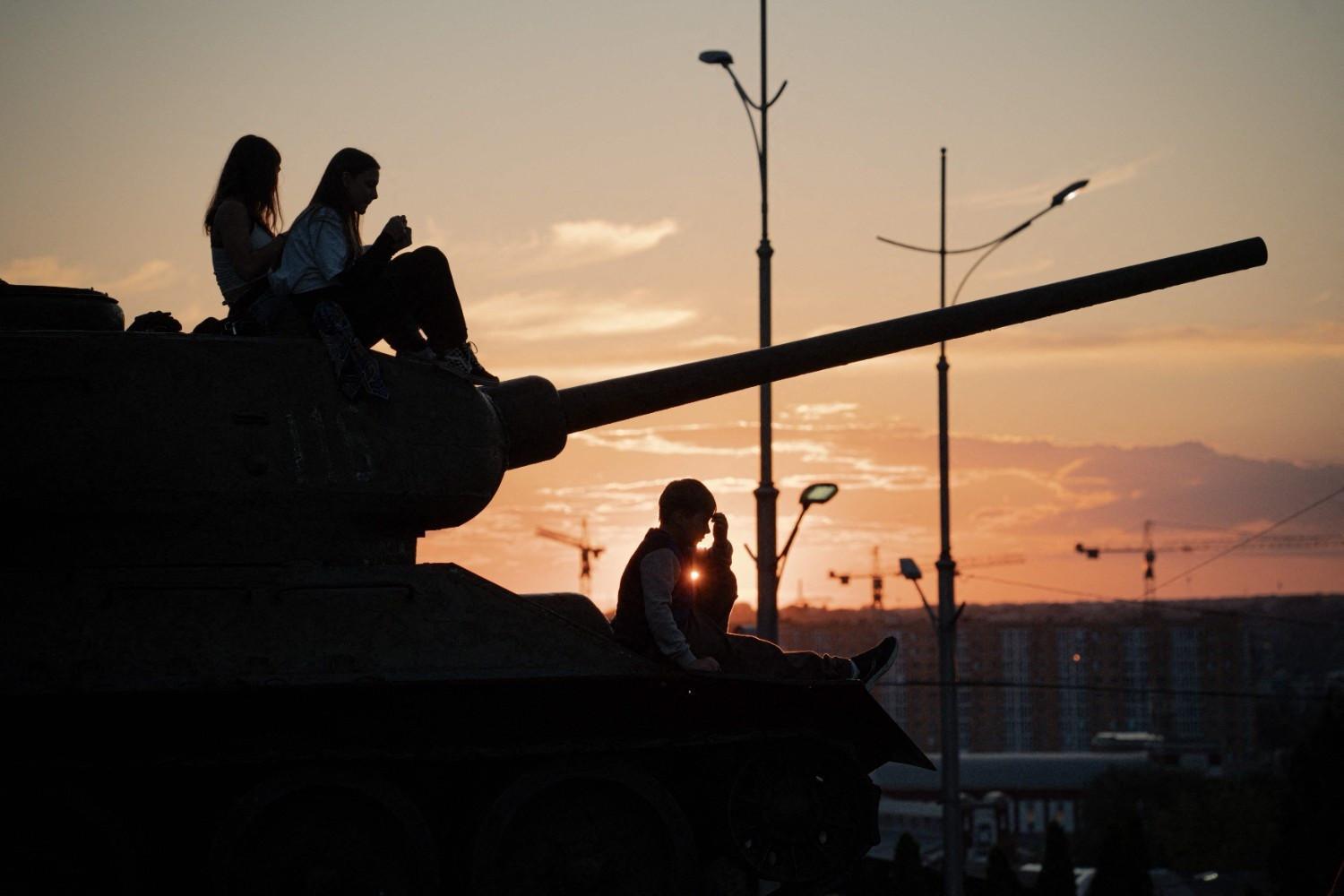 US: Officials ‘working hard’ on ending Ukraine war