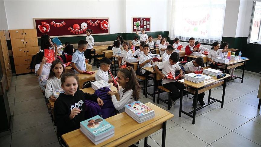 Classroom phone ban for teachers sparks debate