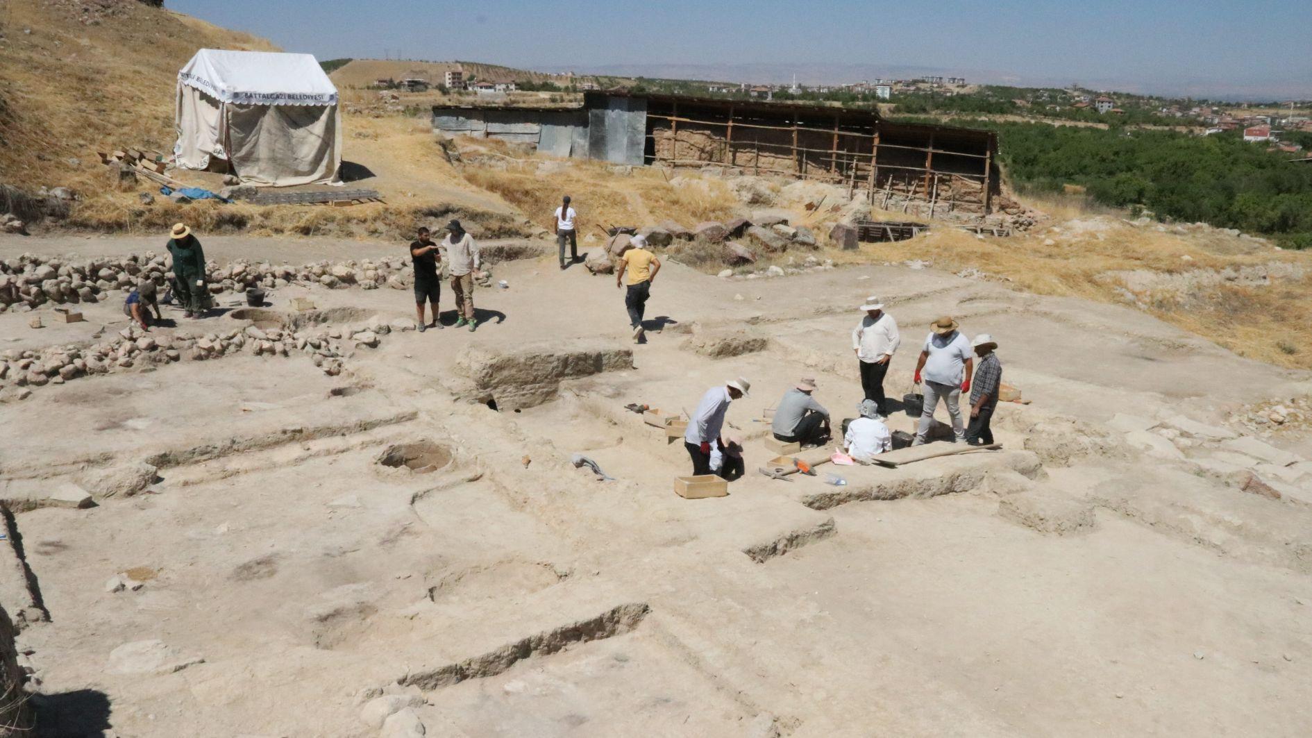 Walls of Arslantepe damaged in earthquake under restoration