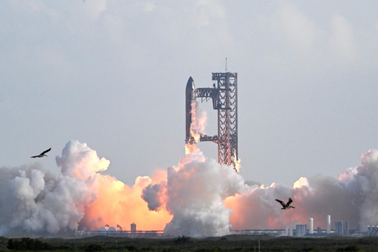 SpaceXs Starship successfully deploys 8 dummy satellites