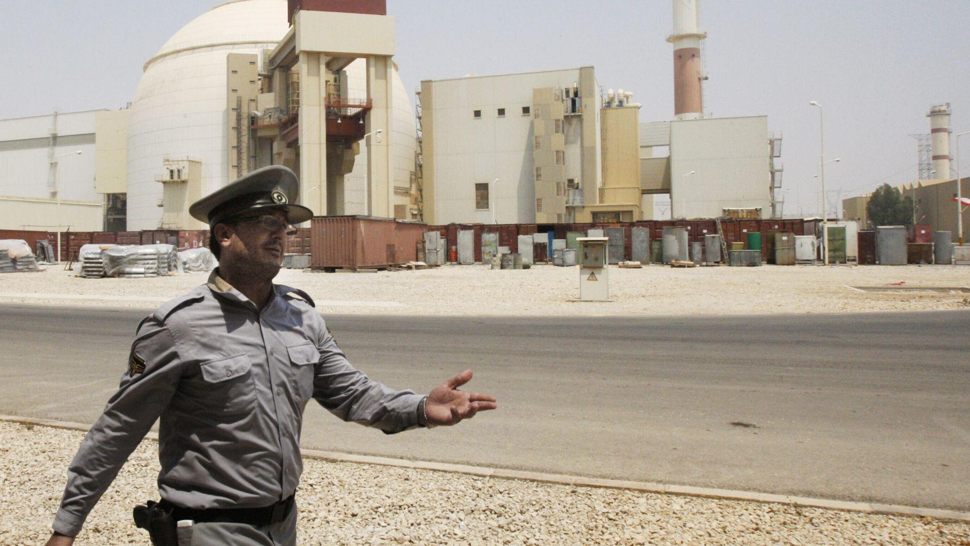 Irans currency falls to near-record lows on European snapback sanctions threat