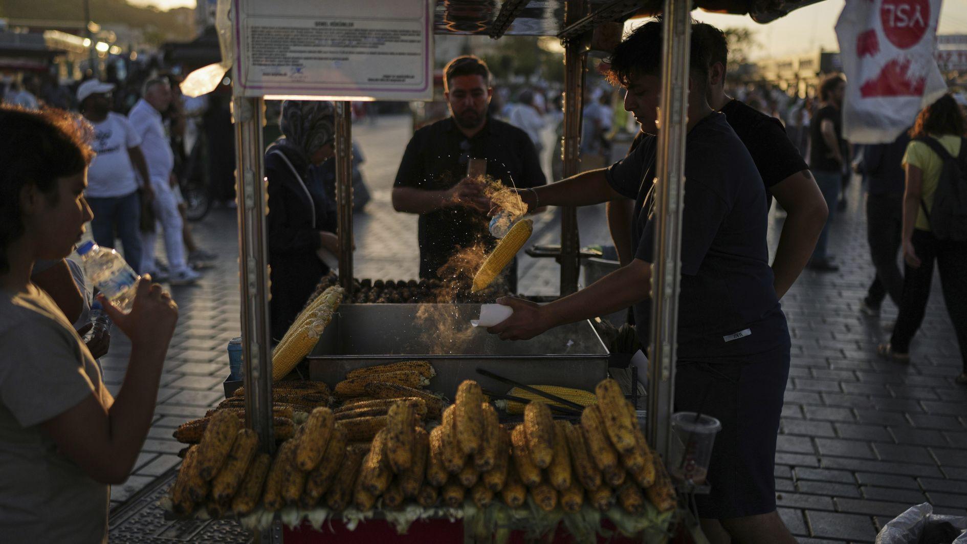 Economists forecast 3.9 percent growth for second quarter