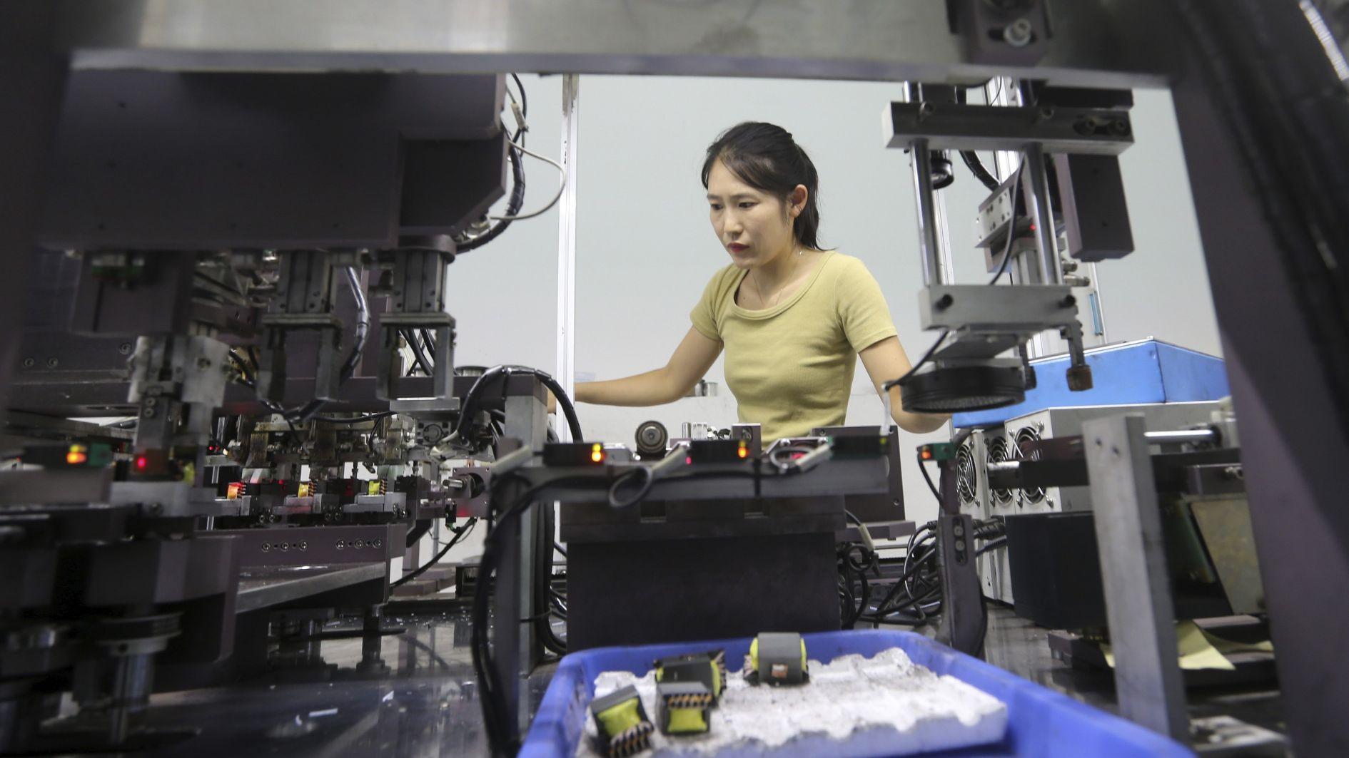 China factory activity shrinks for fifth month in a row