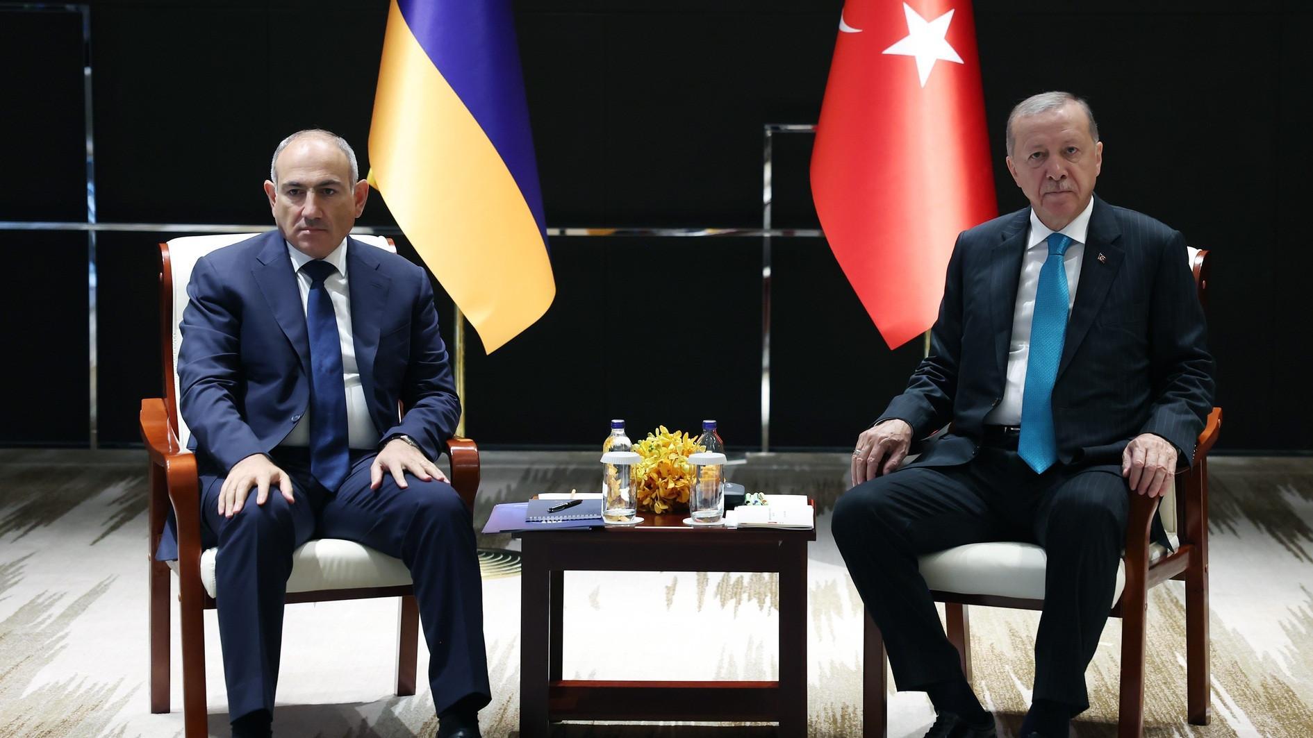 Erdoğan discusses South Caucasus peace with Armenian premier