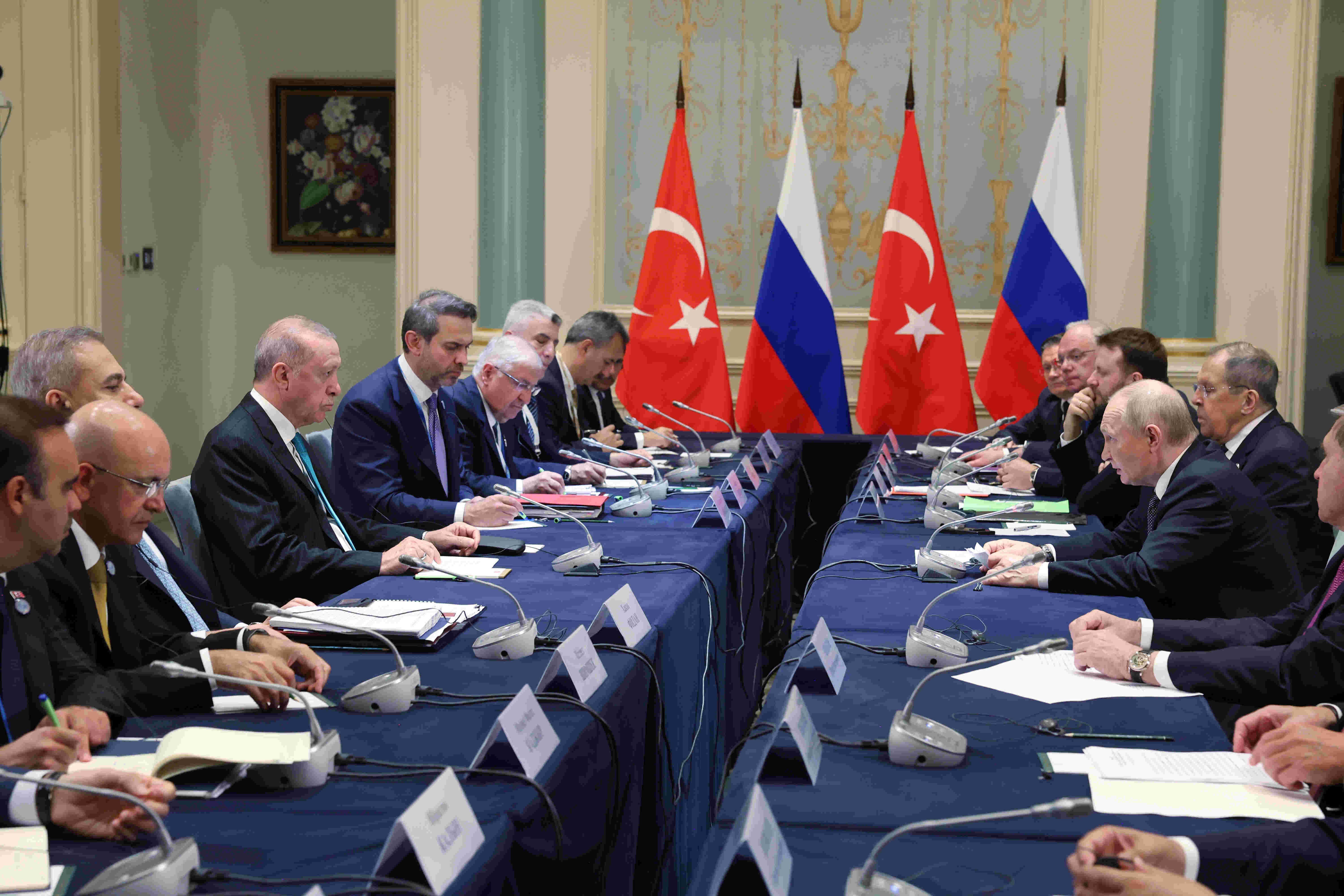 Erdoğan holds key meetings in China, invites Putin to Türkiye