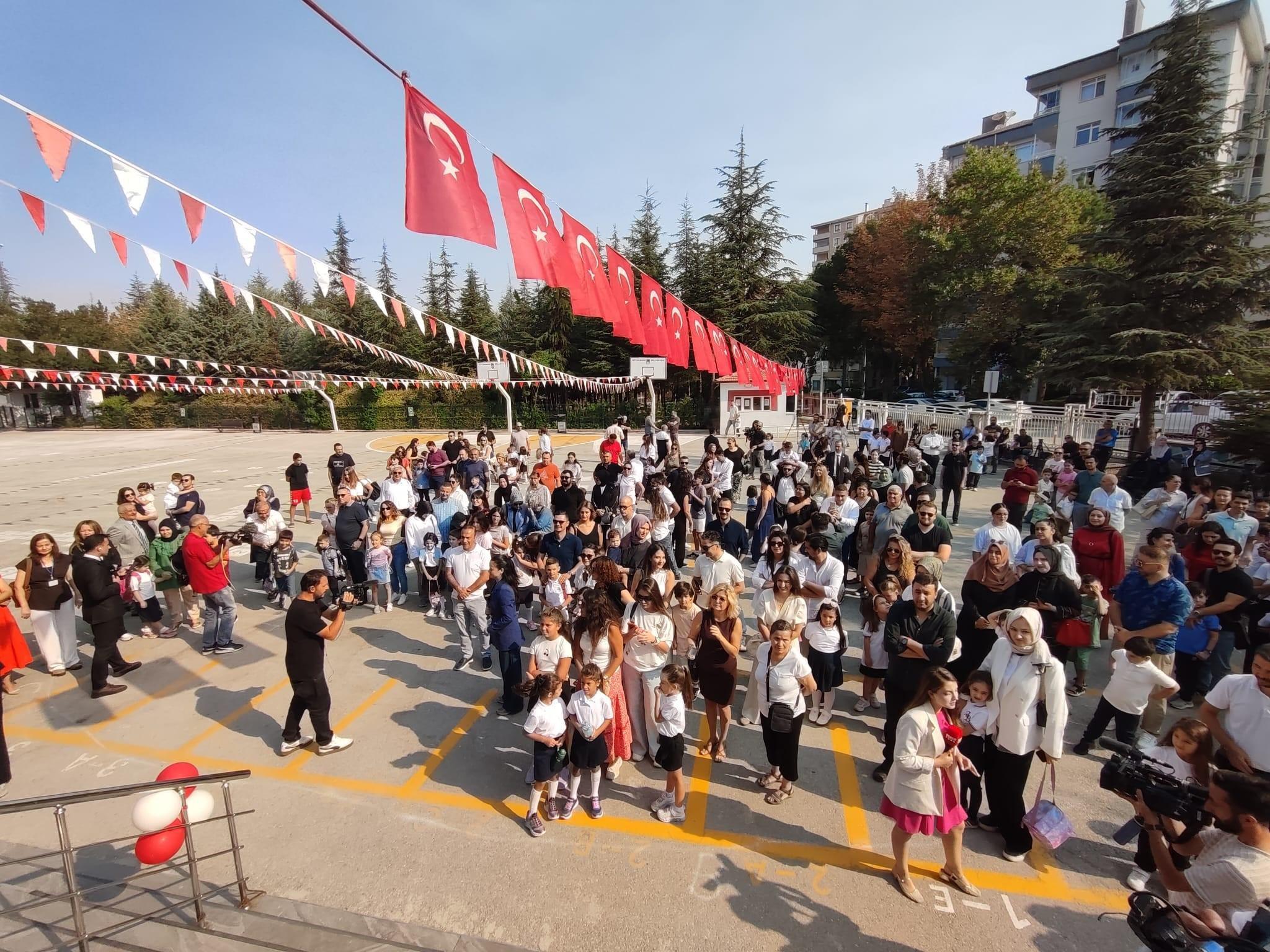 Schools across Türkiye kicks off orientation week for first grades