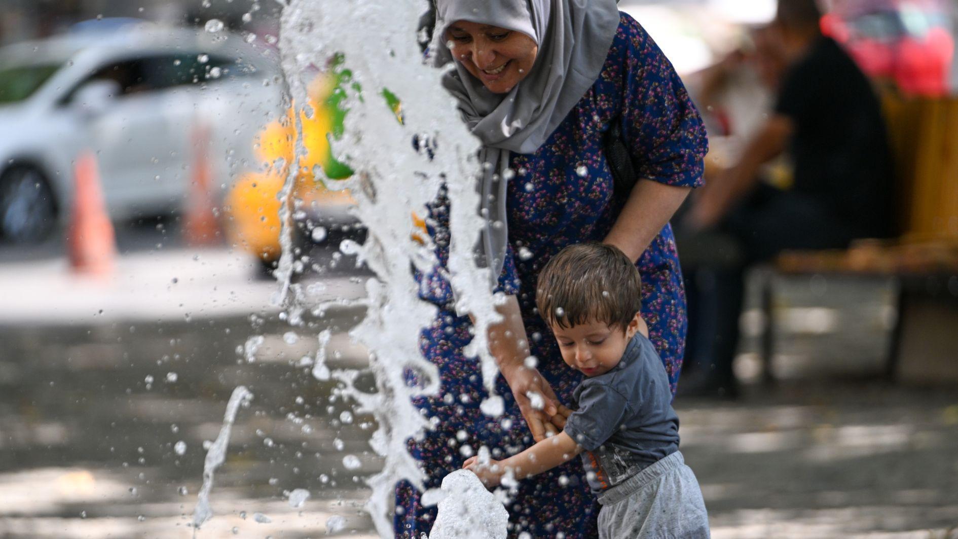 Türkiye’s summer heat to linger until October, expert says