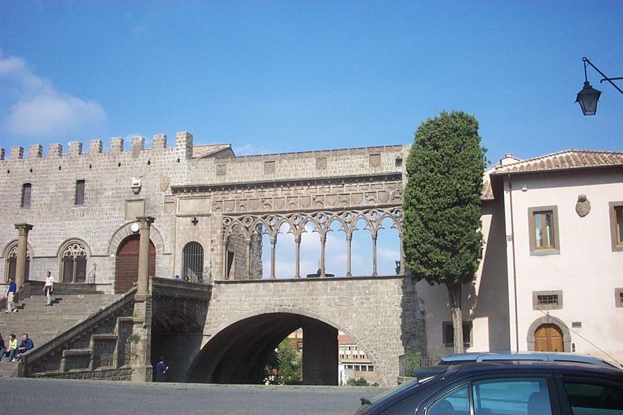 2 armed Turkish men arrested in Italy ahead of popular local festival
