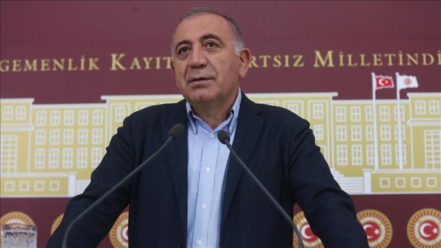 Tekin pledges loyalty to CHP as he faces discipline