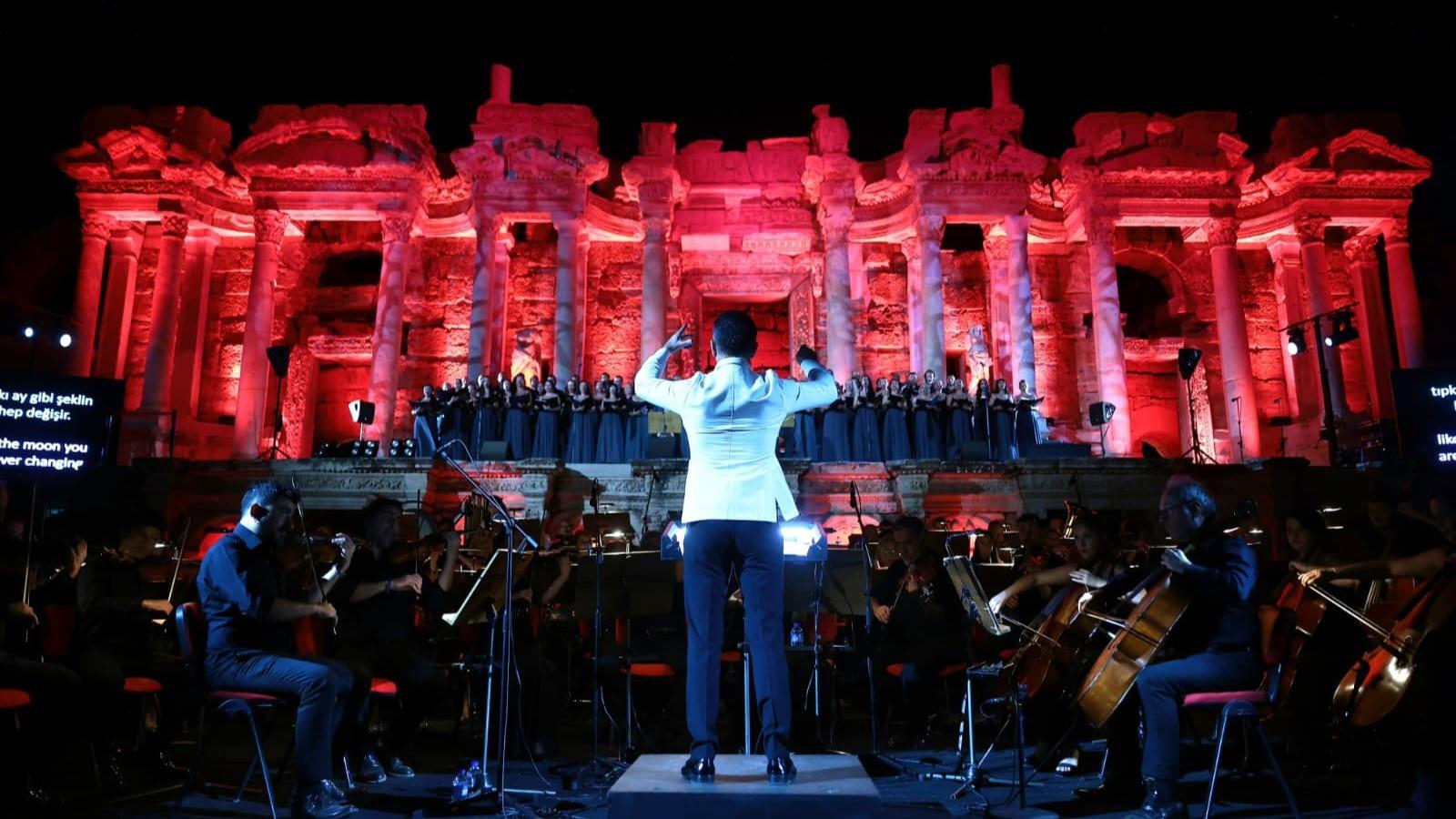 ‘Carmina Burana’ echoes through ancient theater of Hierapolis