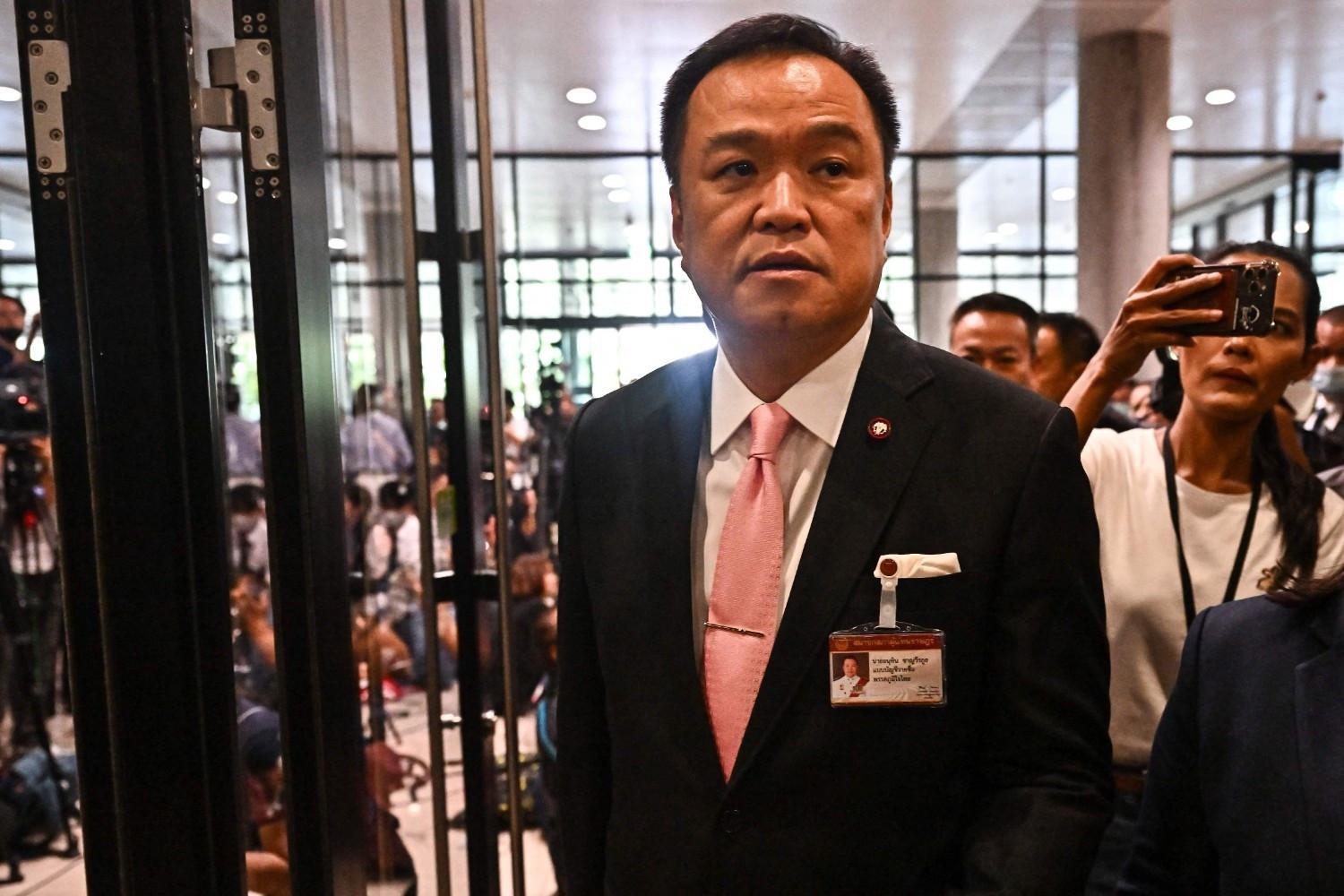 Thai parliament confirms right-wing tycoon as PM