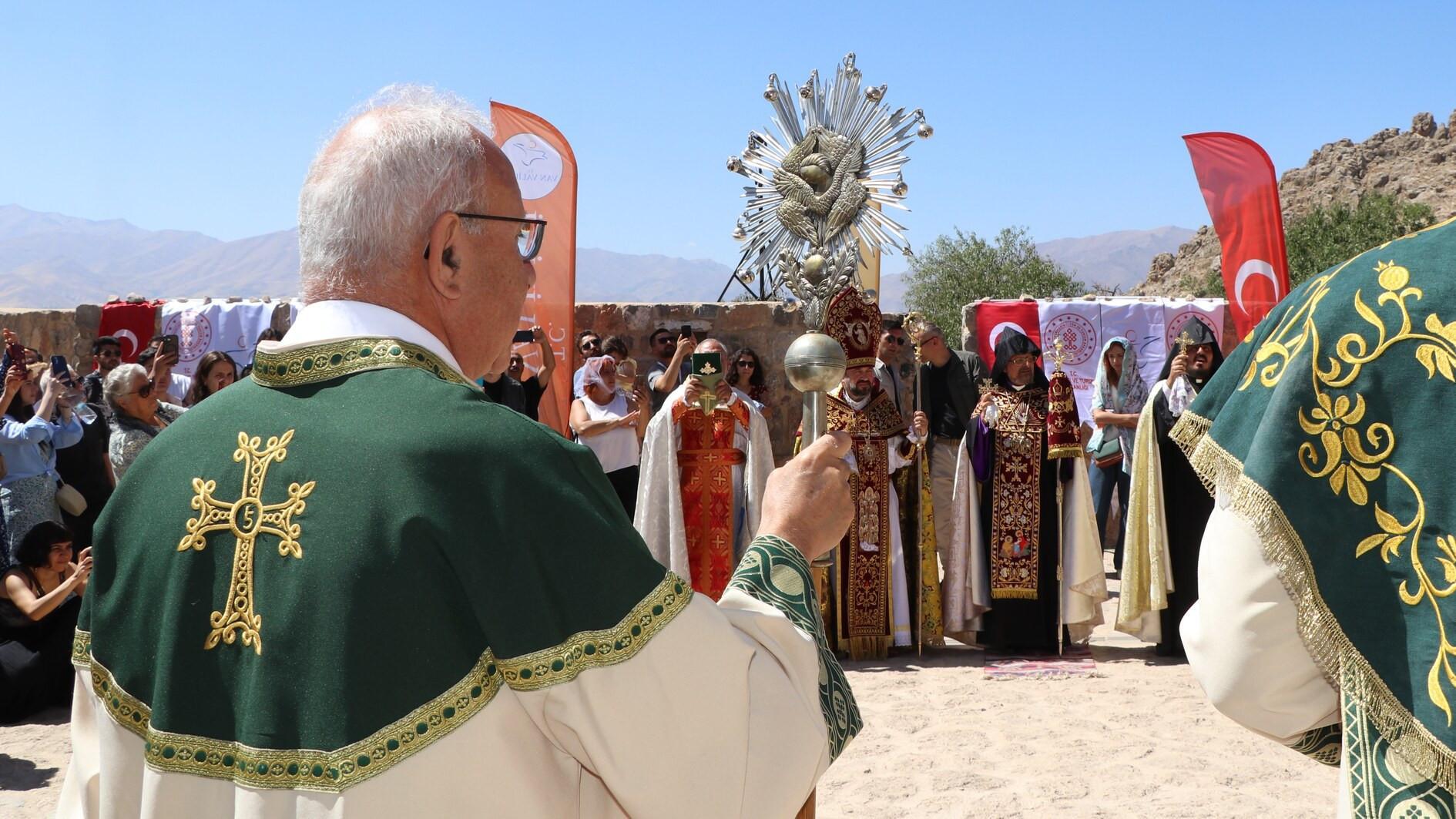 Historic church on Akdamar Island hosts 13th annual mass