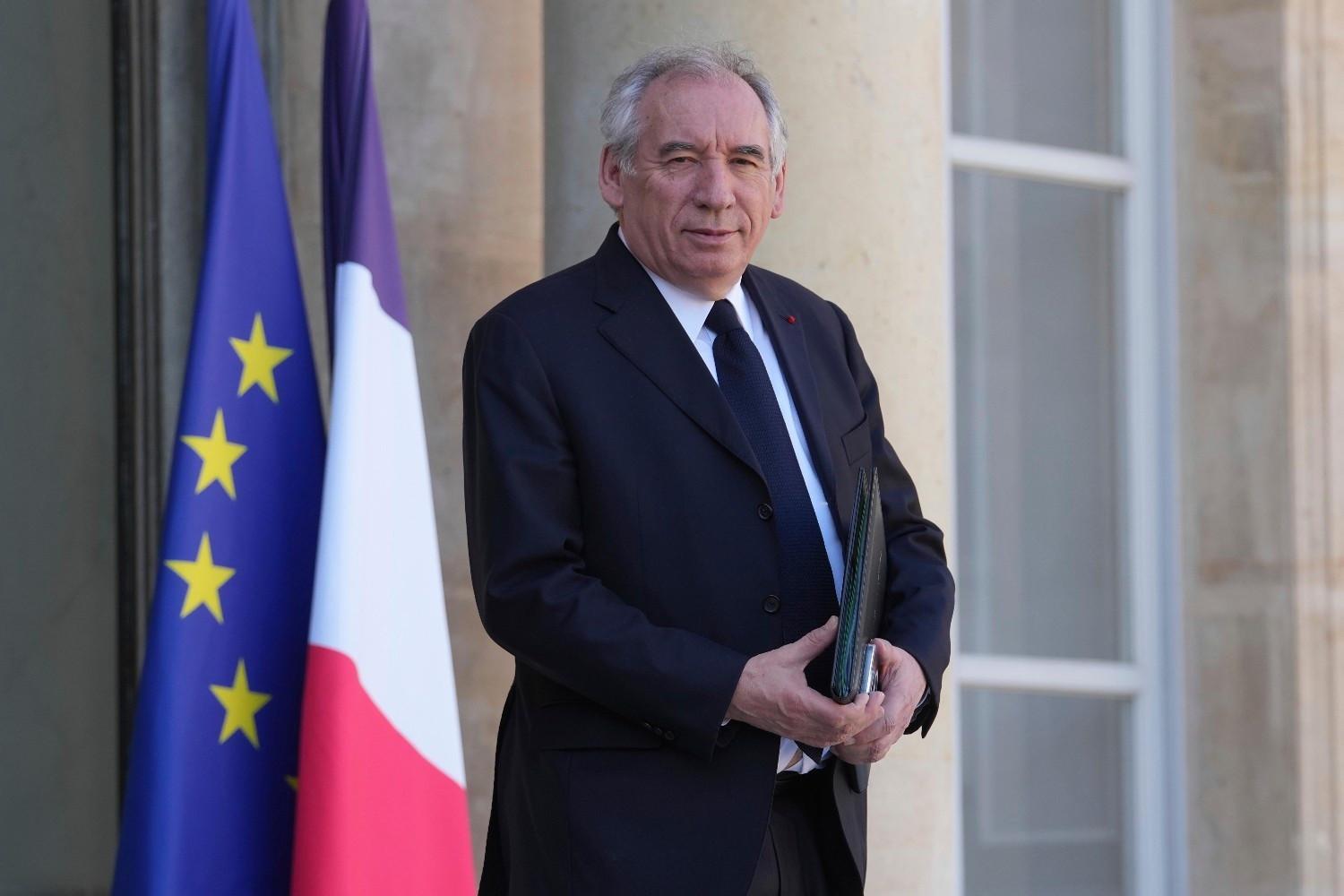 Frances govt on brink as PM confidence vote due