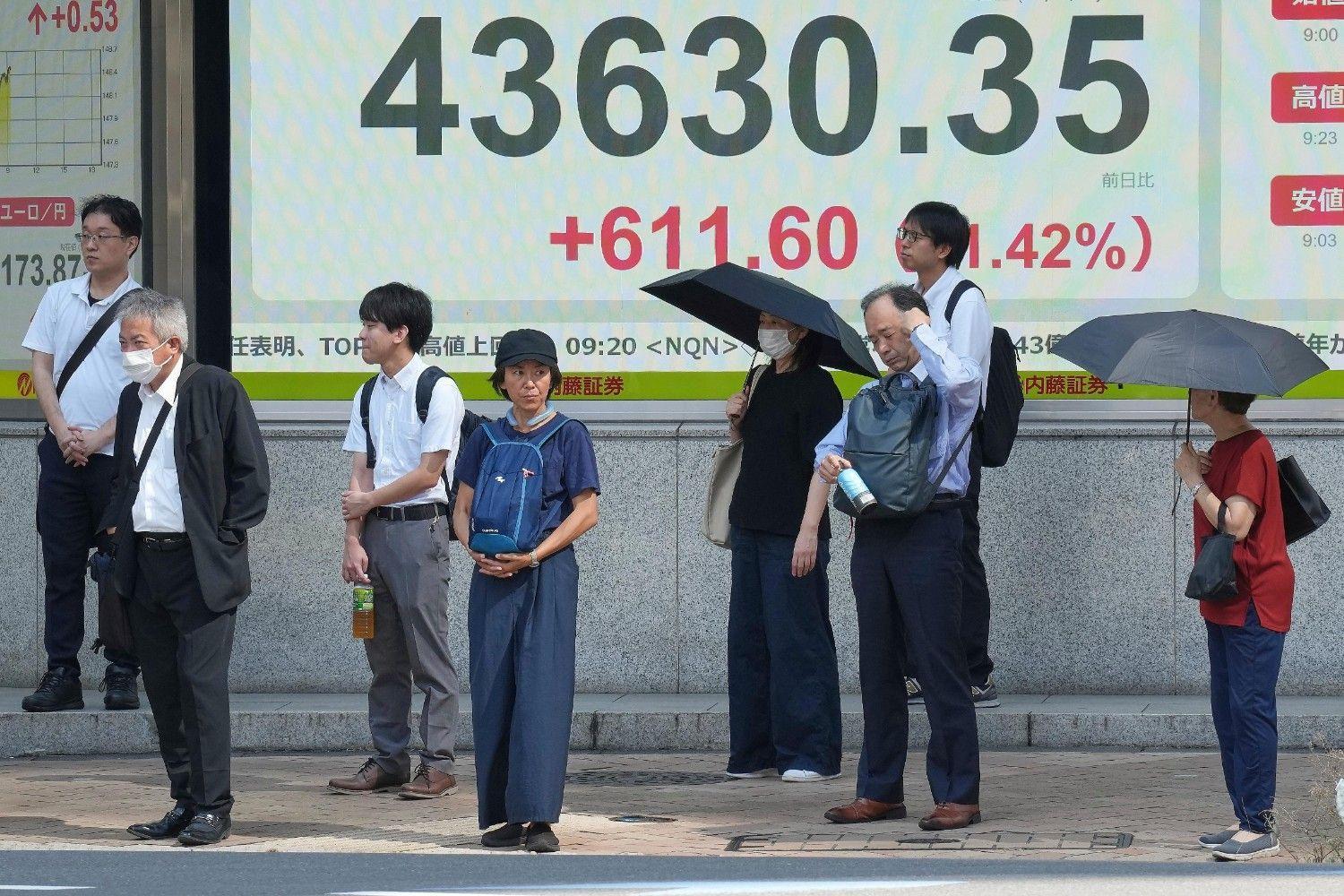 Asian shares rise after Japans prime minister resigns