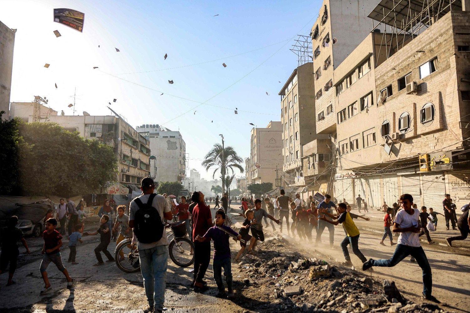 Palestinians flee Israeli assault as army issues full Gaza City evacuation order