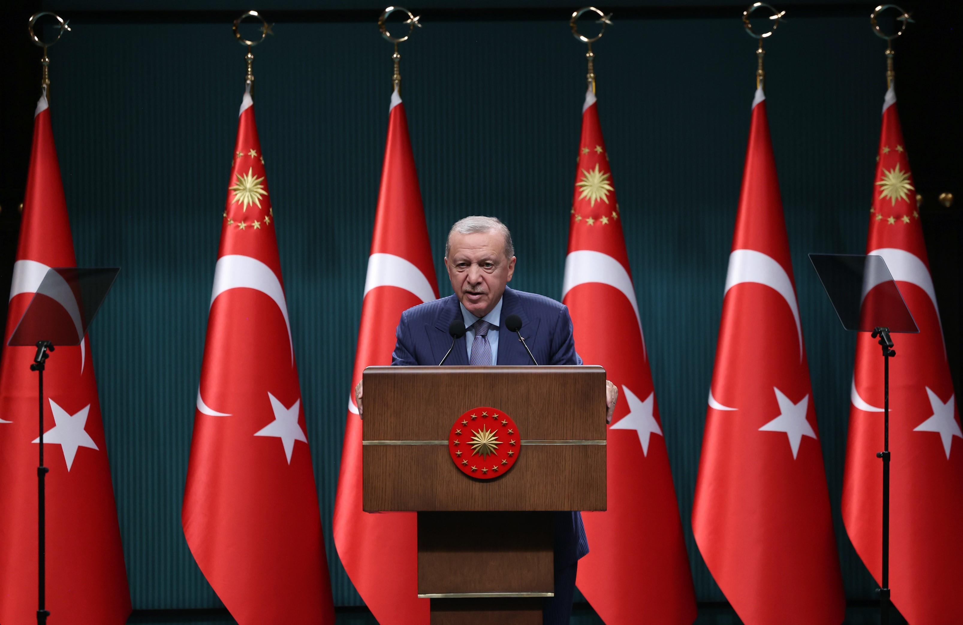 Erdoğan says Türkiye to weigh legal review on juvenile crime