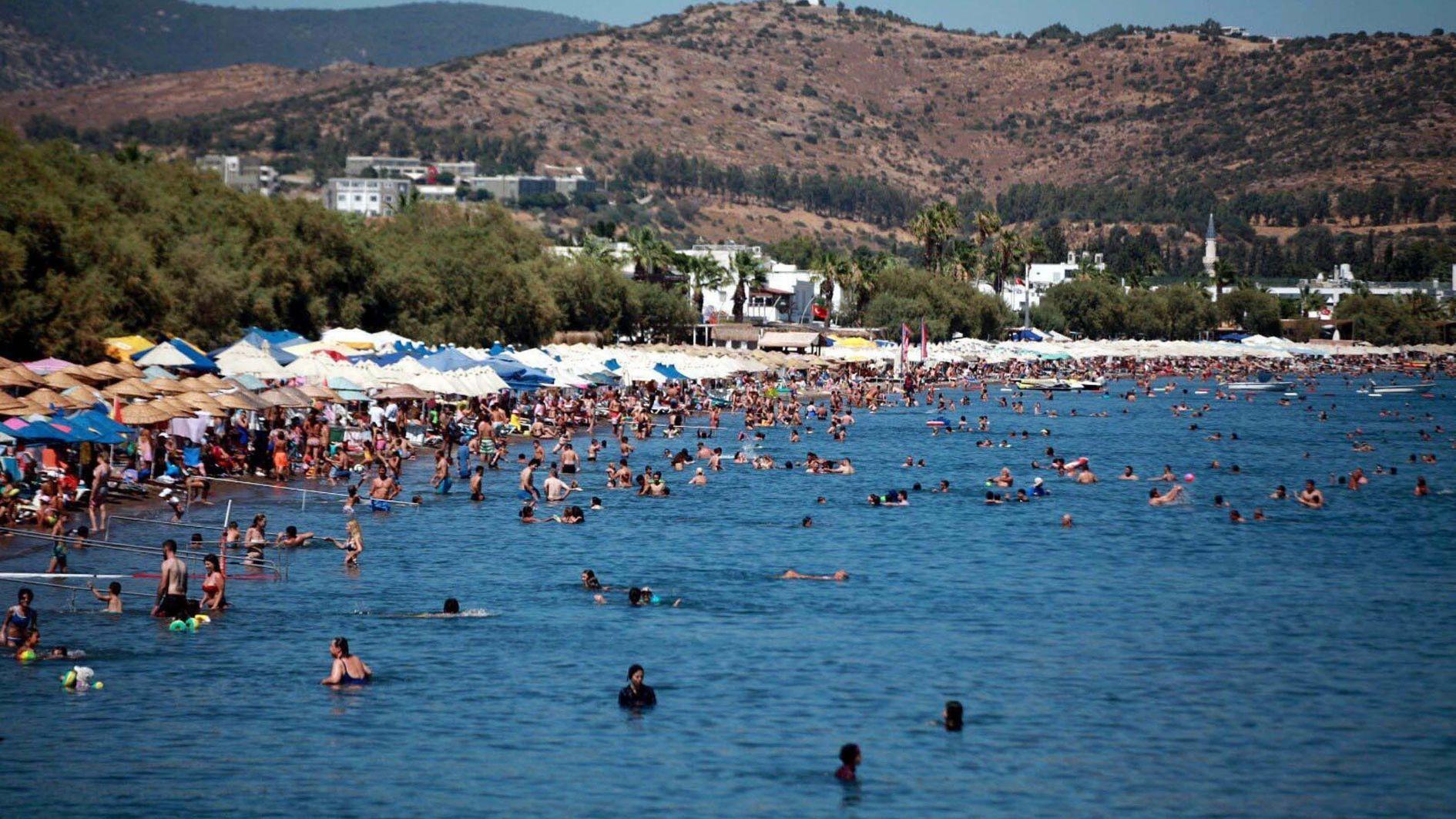 Sea surface warming extends swimming season in the Aegean